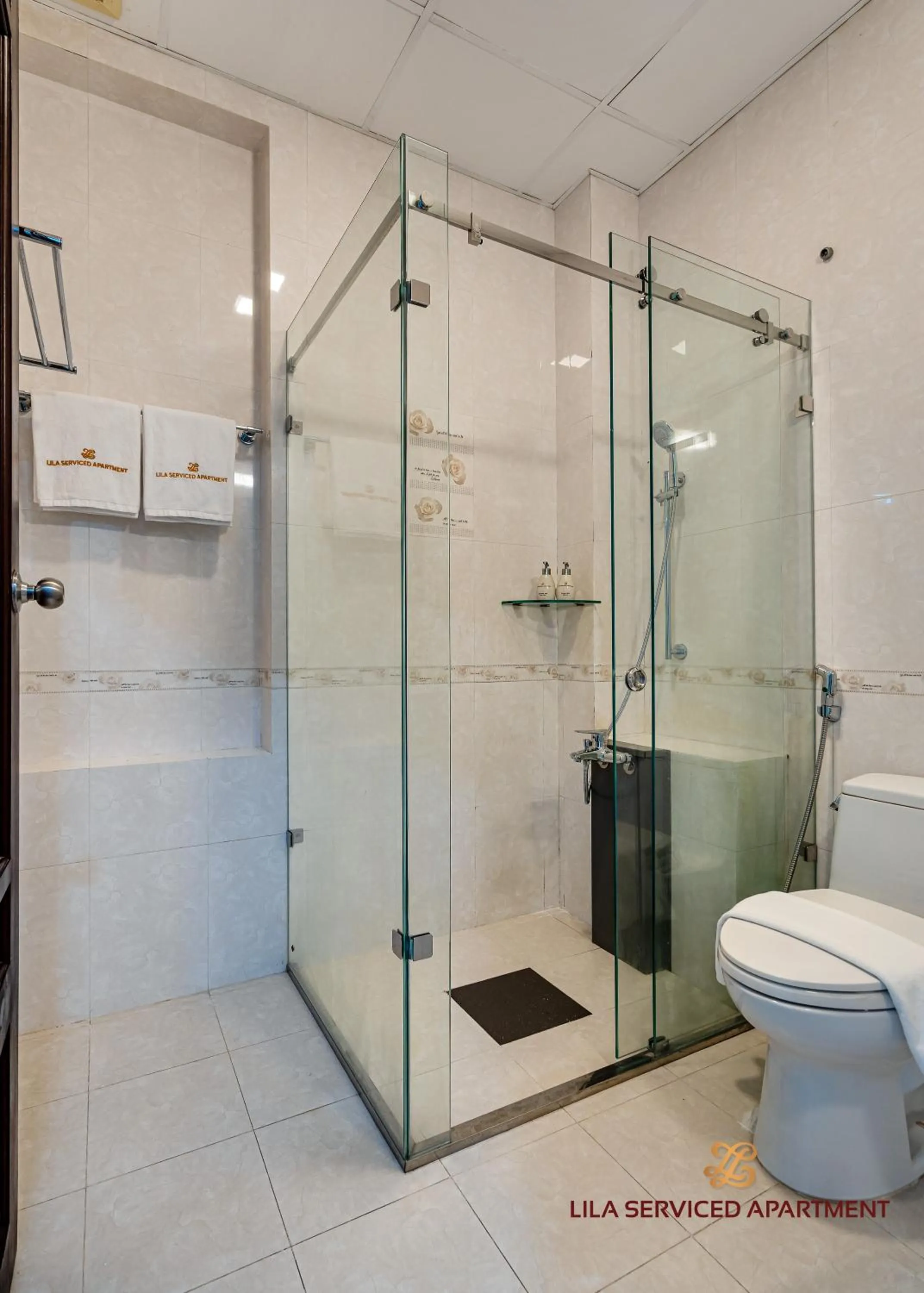 Toilet in LILA Hotel & Apartments