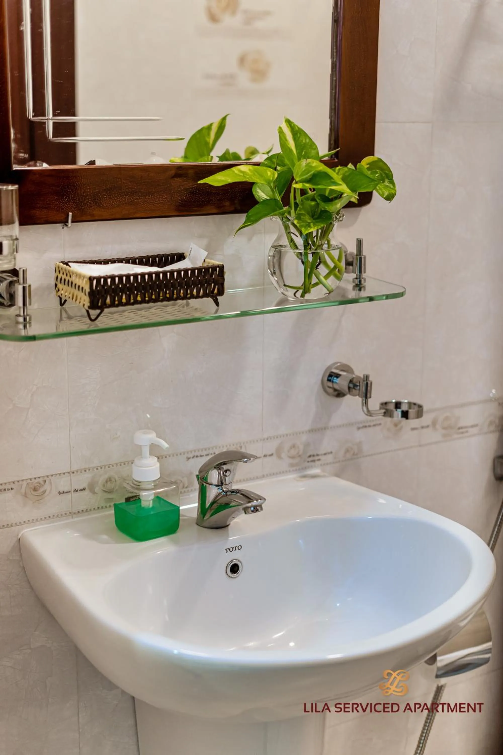 Toilet in LILA Hotel & Apartments