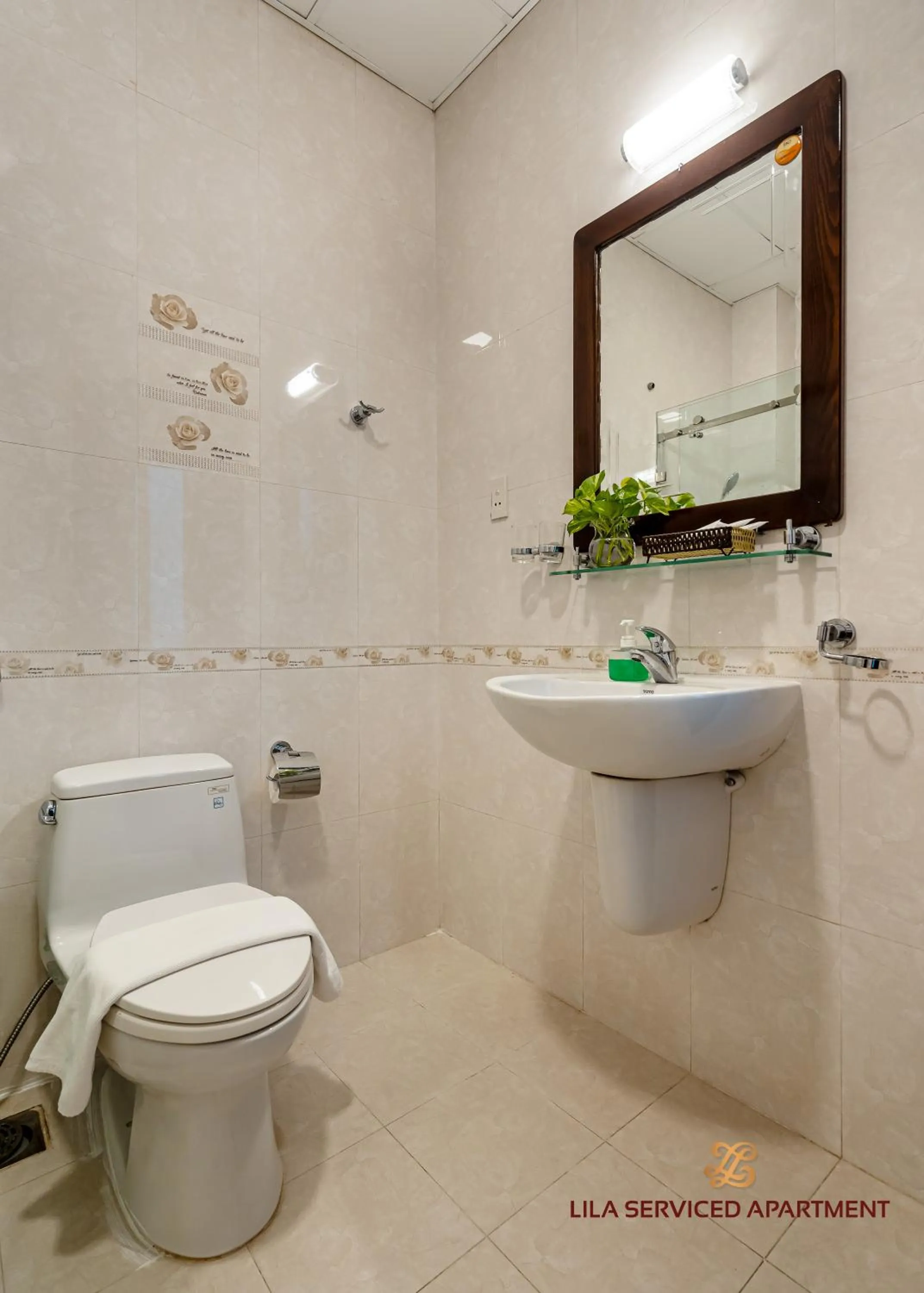Toilet in LILA Hotel & Apartments