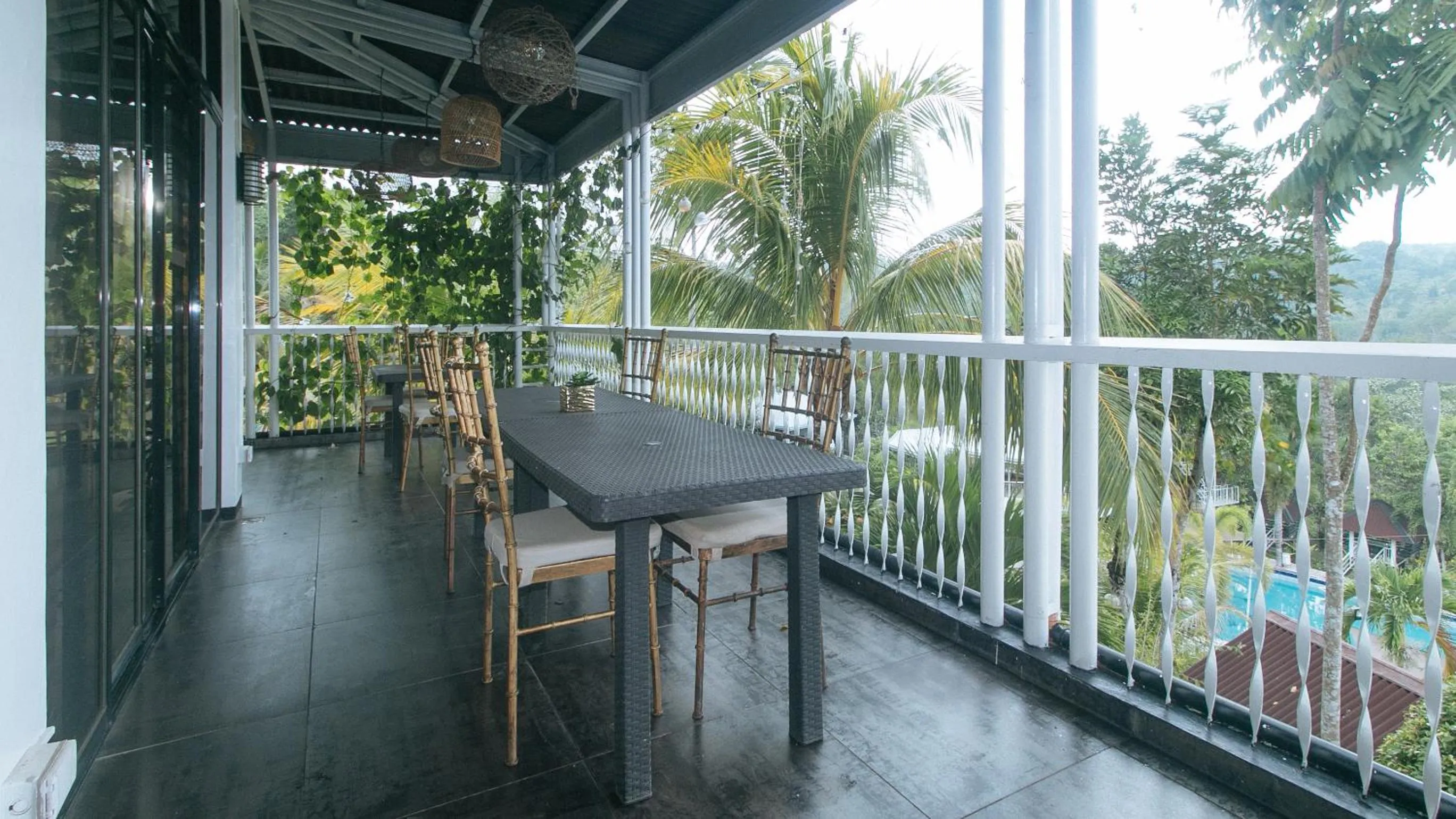 Restaurant/places to eat in RedDoorz @ Marceily Point Resort Guimaras