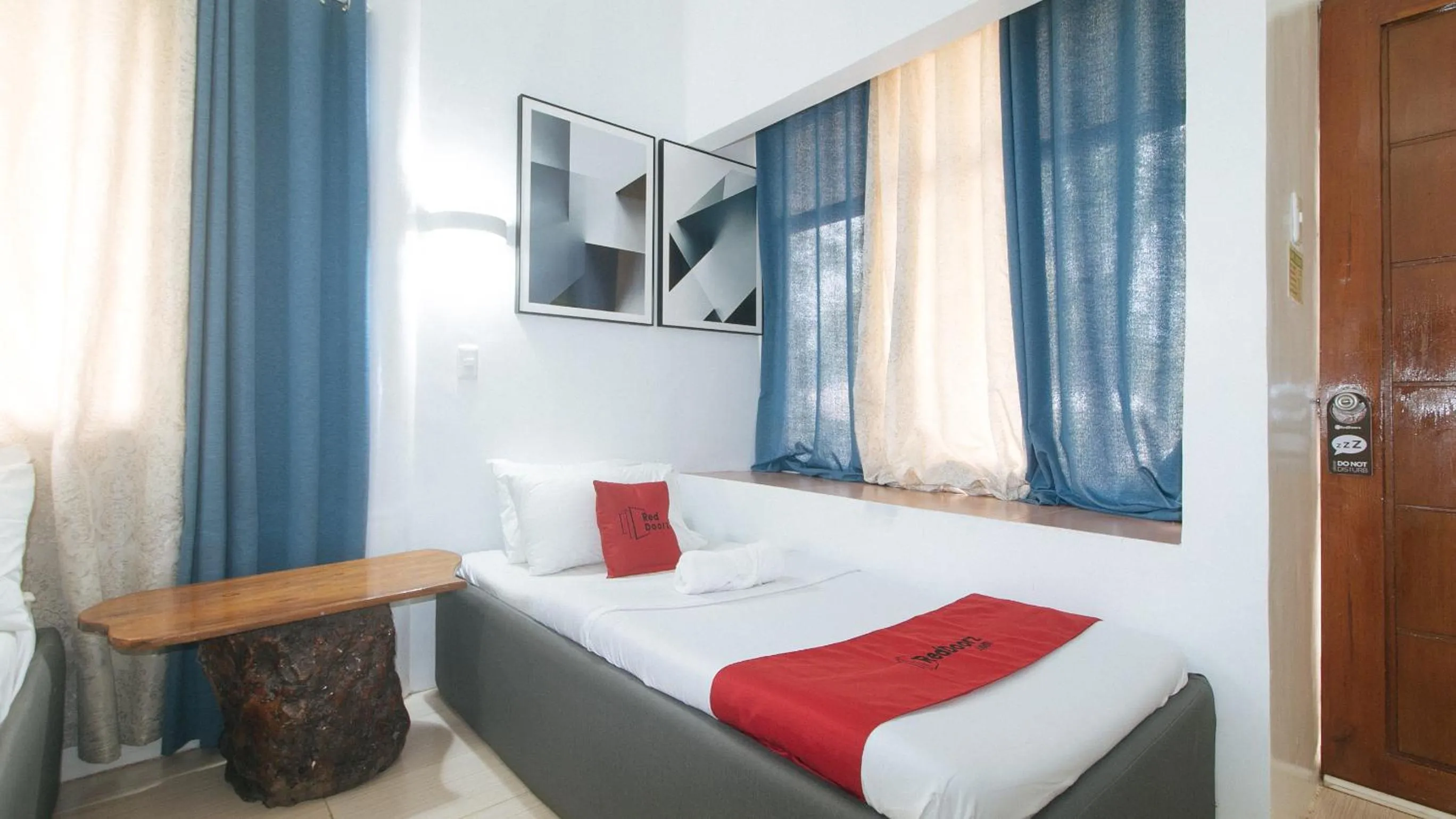 Bed in RedDoorz @ Marceily Point Resort Guimaras