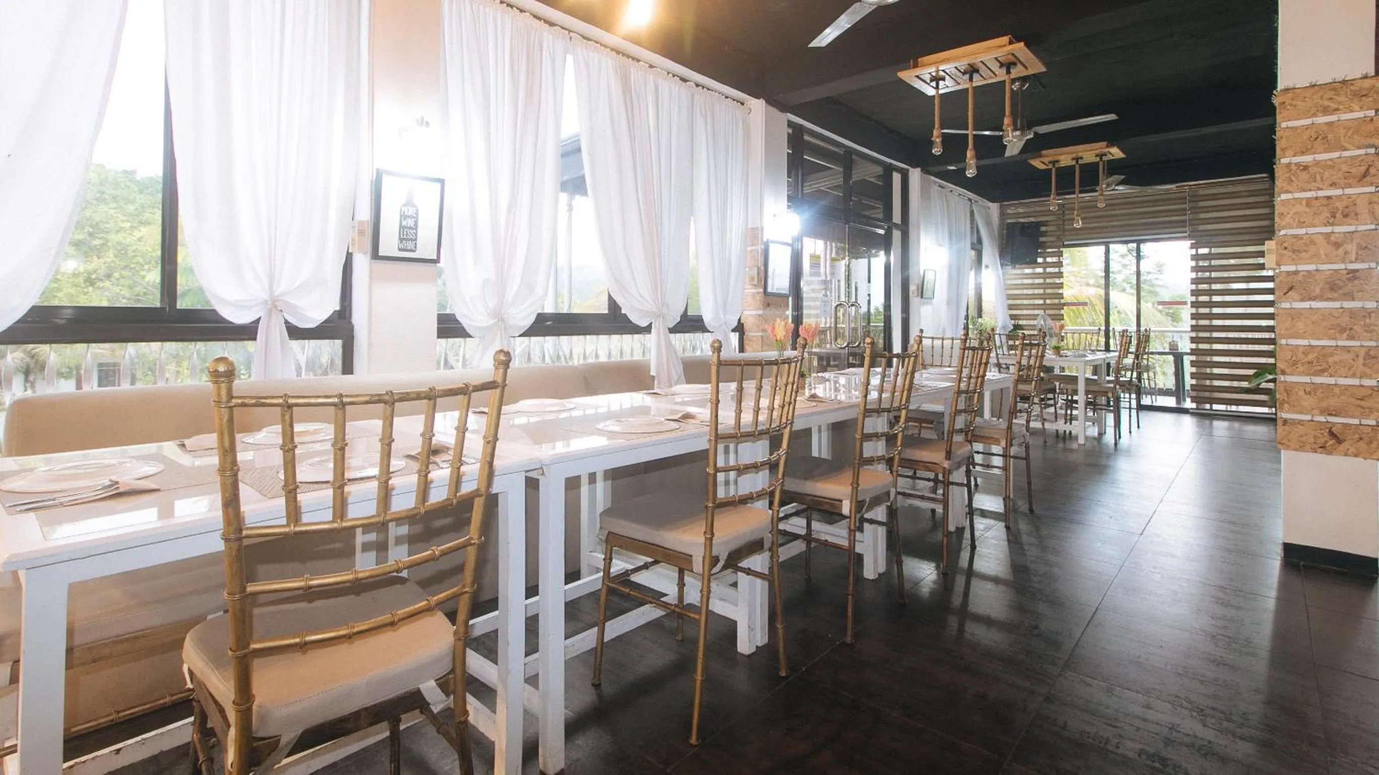 Restaurant/places to eat in RedDoorz @ Marceily Point Resort Guimaras