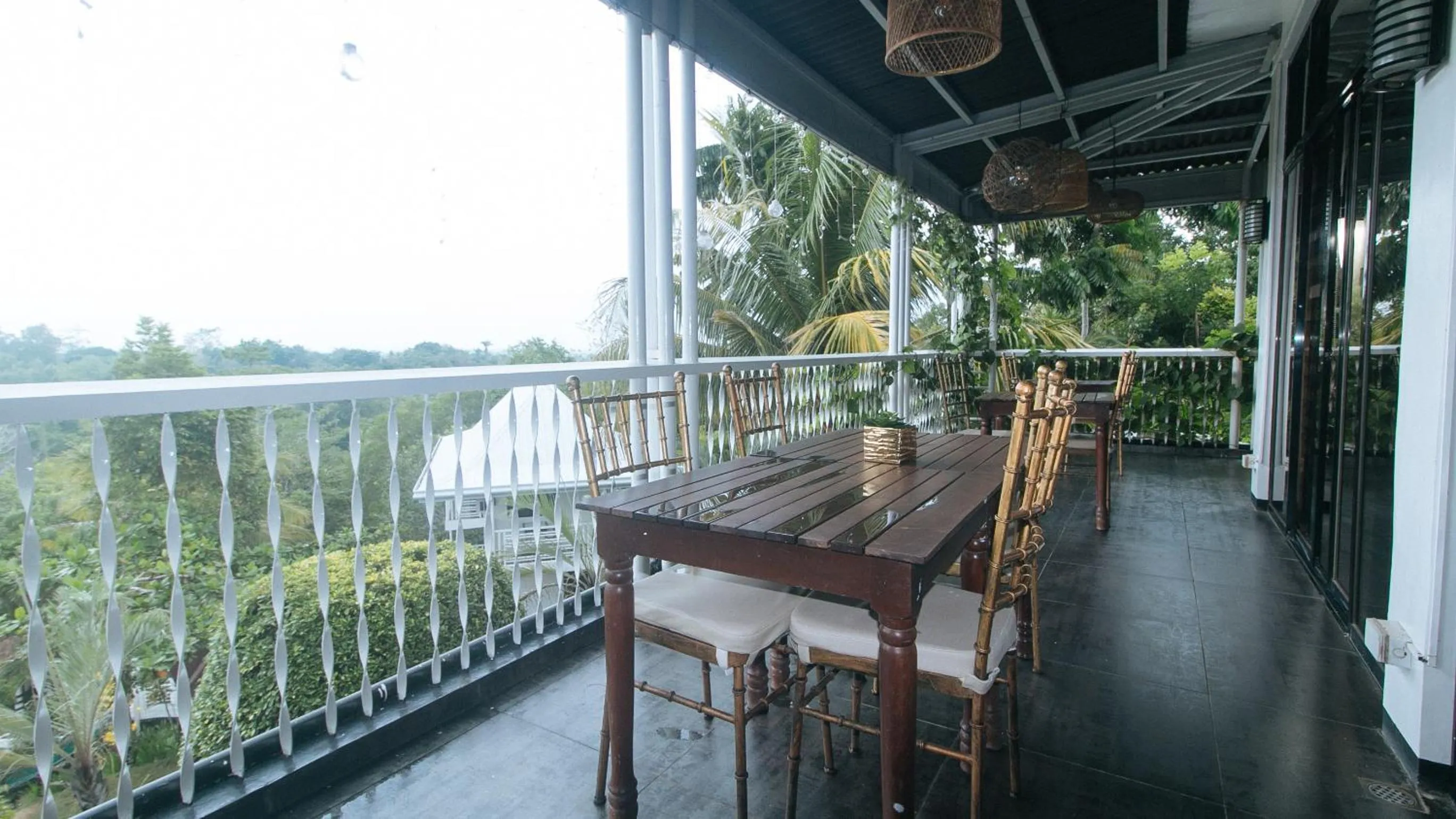 Restaurant/places to eat in RedDoorz @ Marceily Point Resort Guimaras