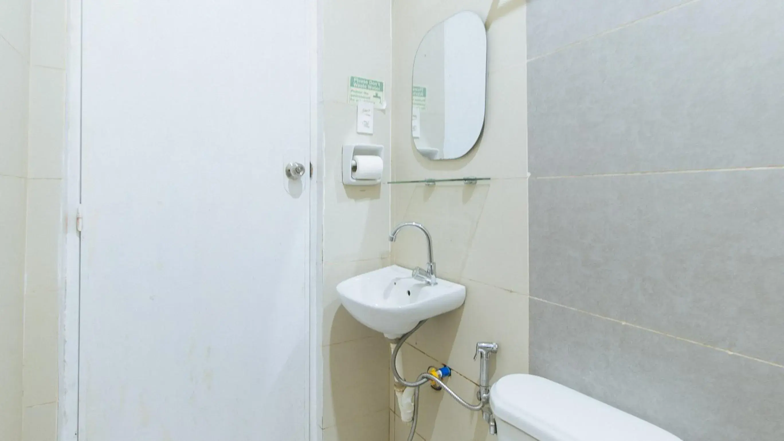 Family Room in RedDoorz @ Marceily Point Resort Guimaras Family Room in RedDoorz @ Marceily Point Resort Guimaras