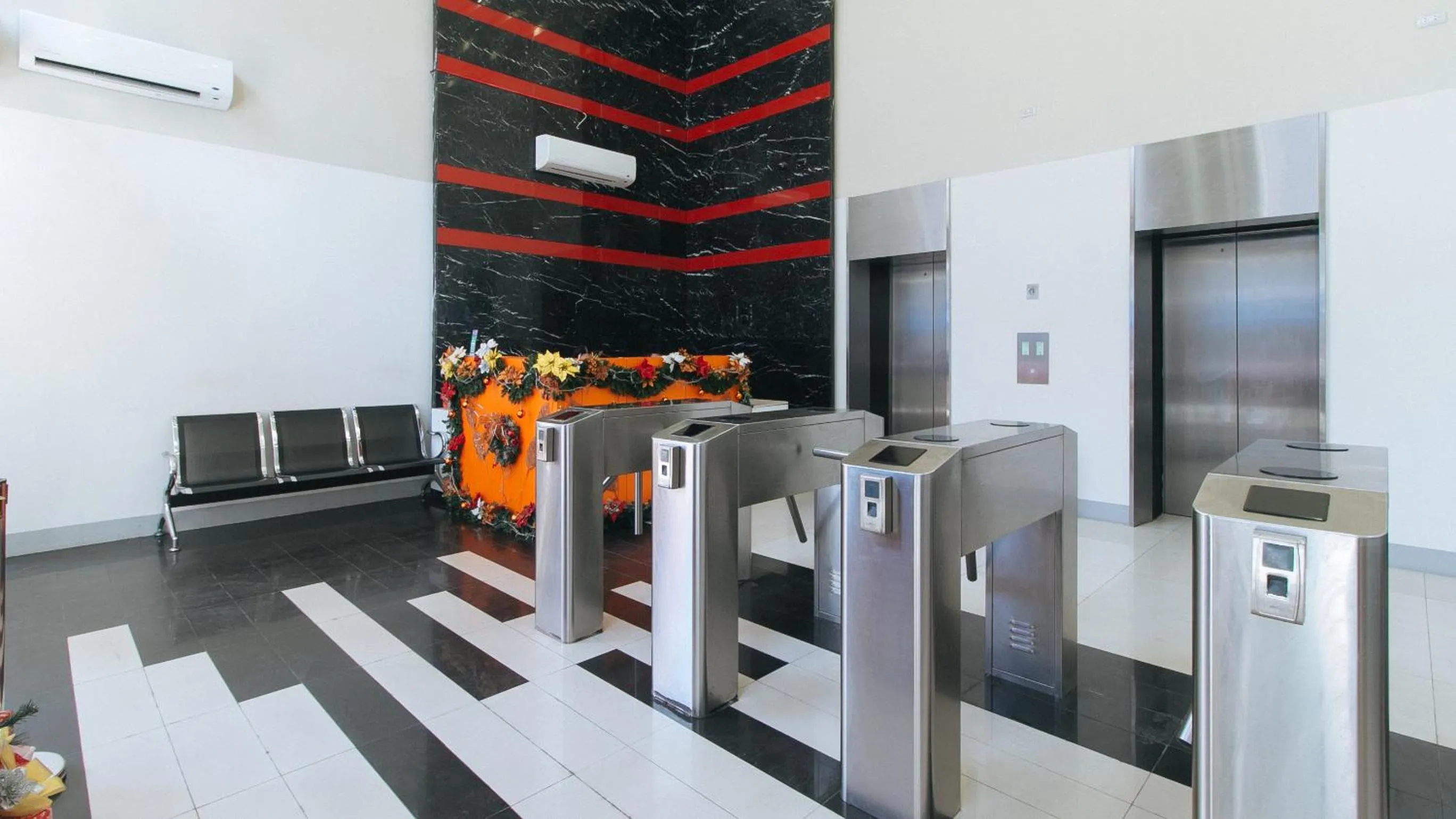 Lobby or reception in RedDoorz Plus near Nakpil St Taft Avenue