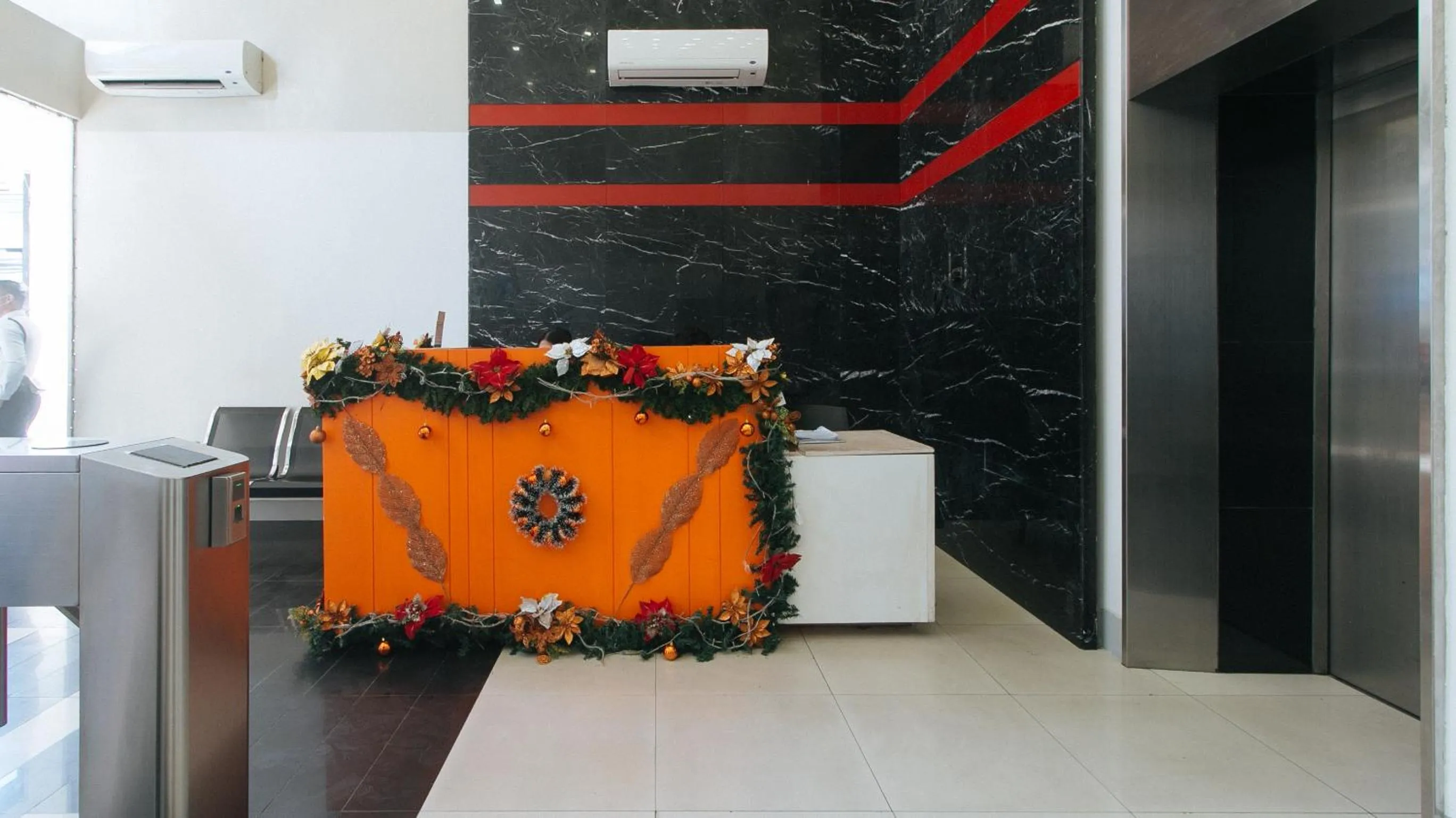 Lobby or reception in RedDoorz Plus near Nakpil St Taft Avenue