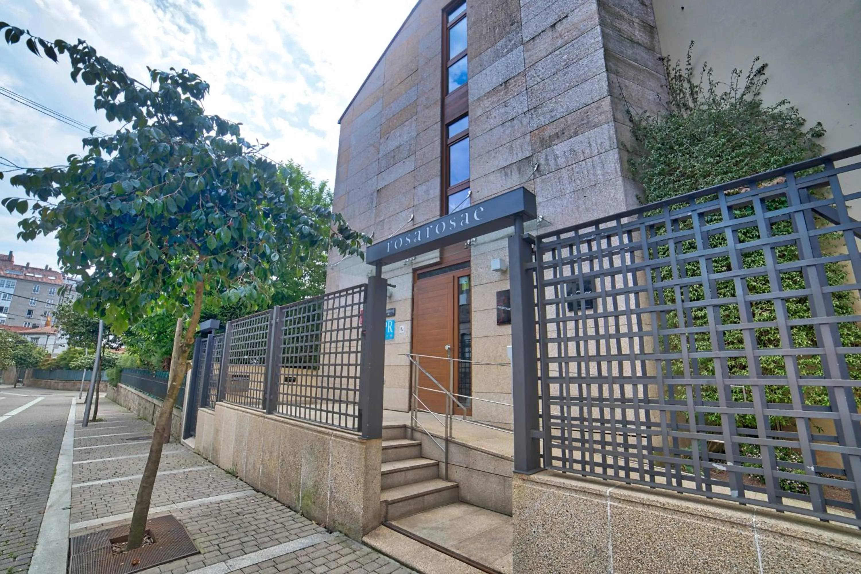 Facade/entrance in PR Rosa Rosae