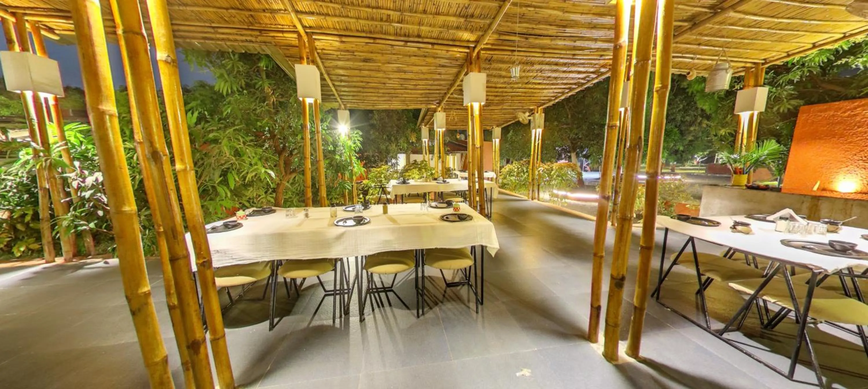 Restaurant/places to eat in Amraness Luxury Resort Sasan Gir