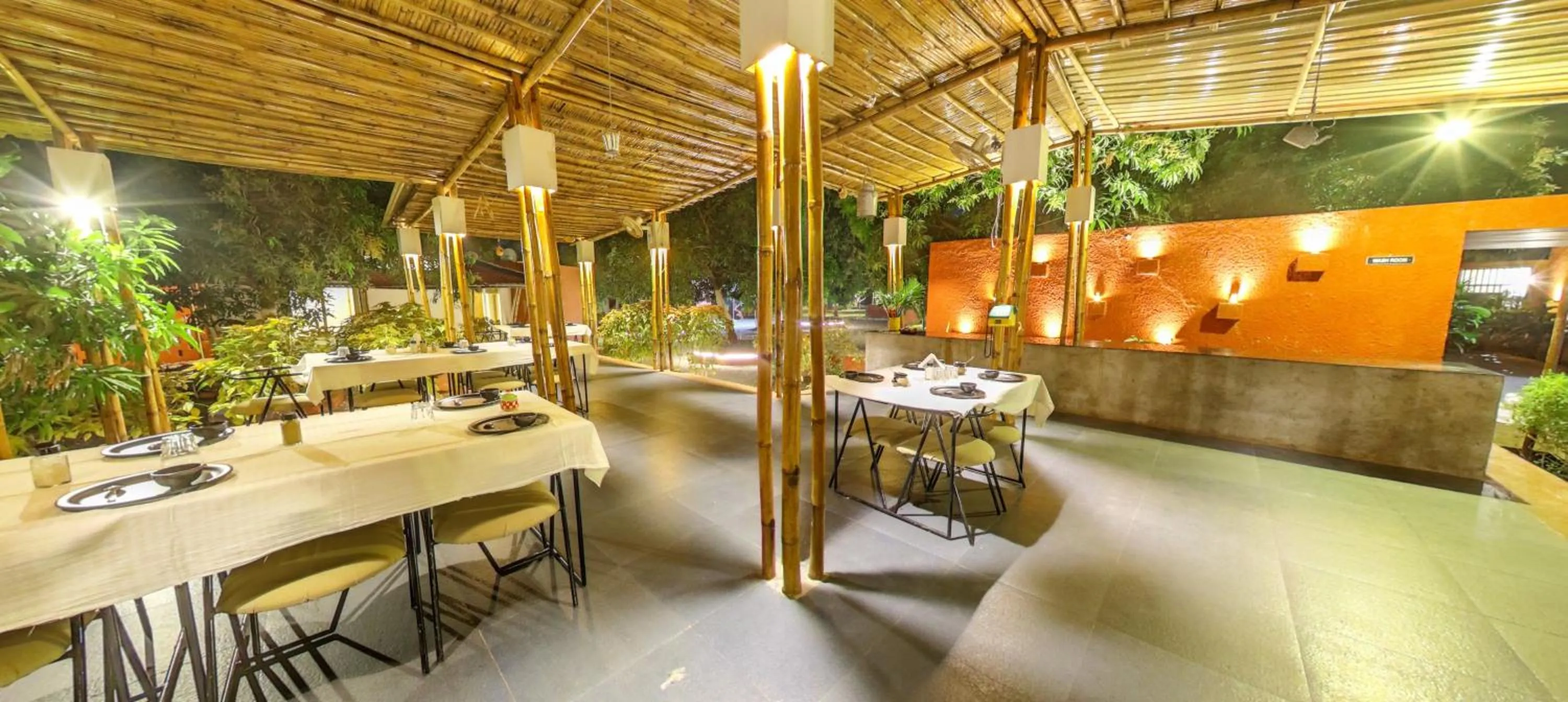Restaurant/places to eat in Amraness Luxury Resort Sasan Gir