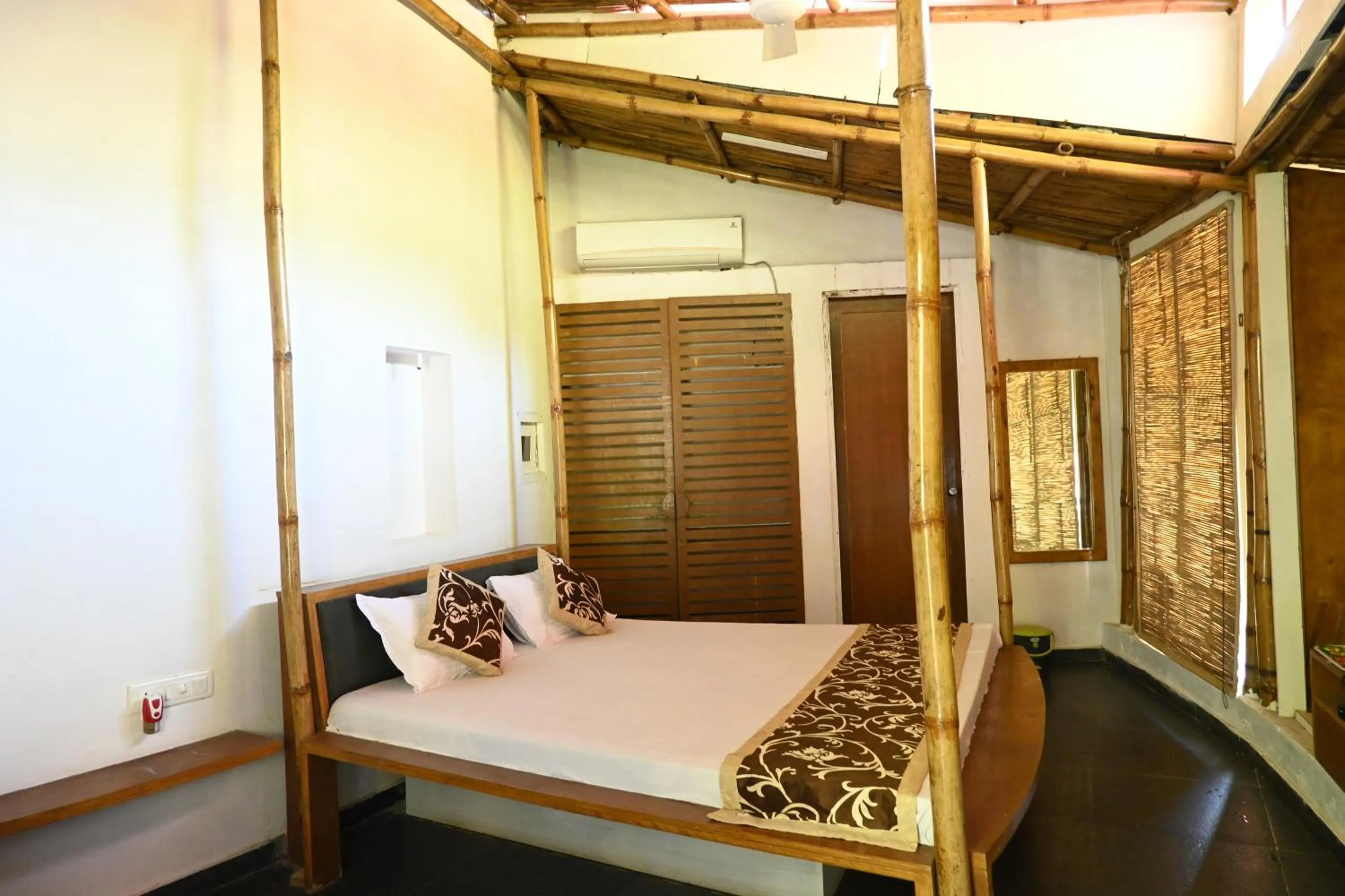 Photo of the whole room, Bed in Amraness Luxury Resort Sasan Gir