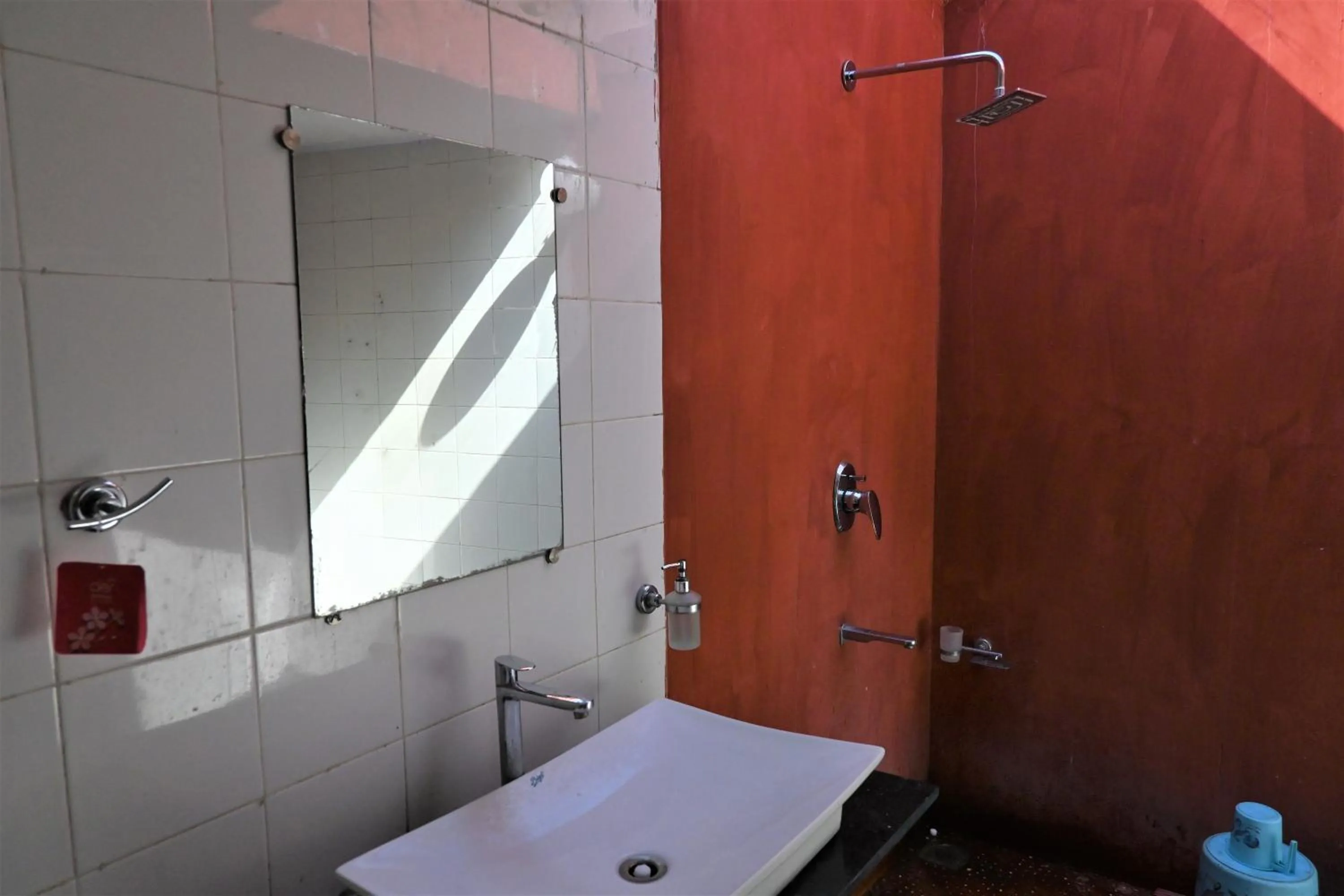 Shower in Amraness Luxury Resort Sasan Gir