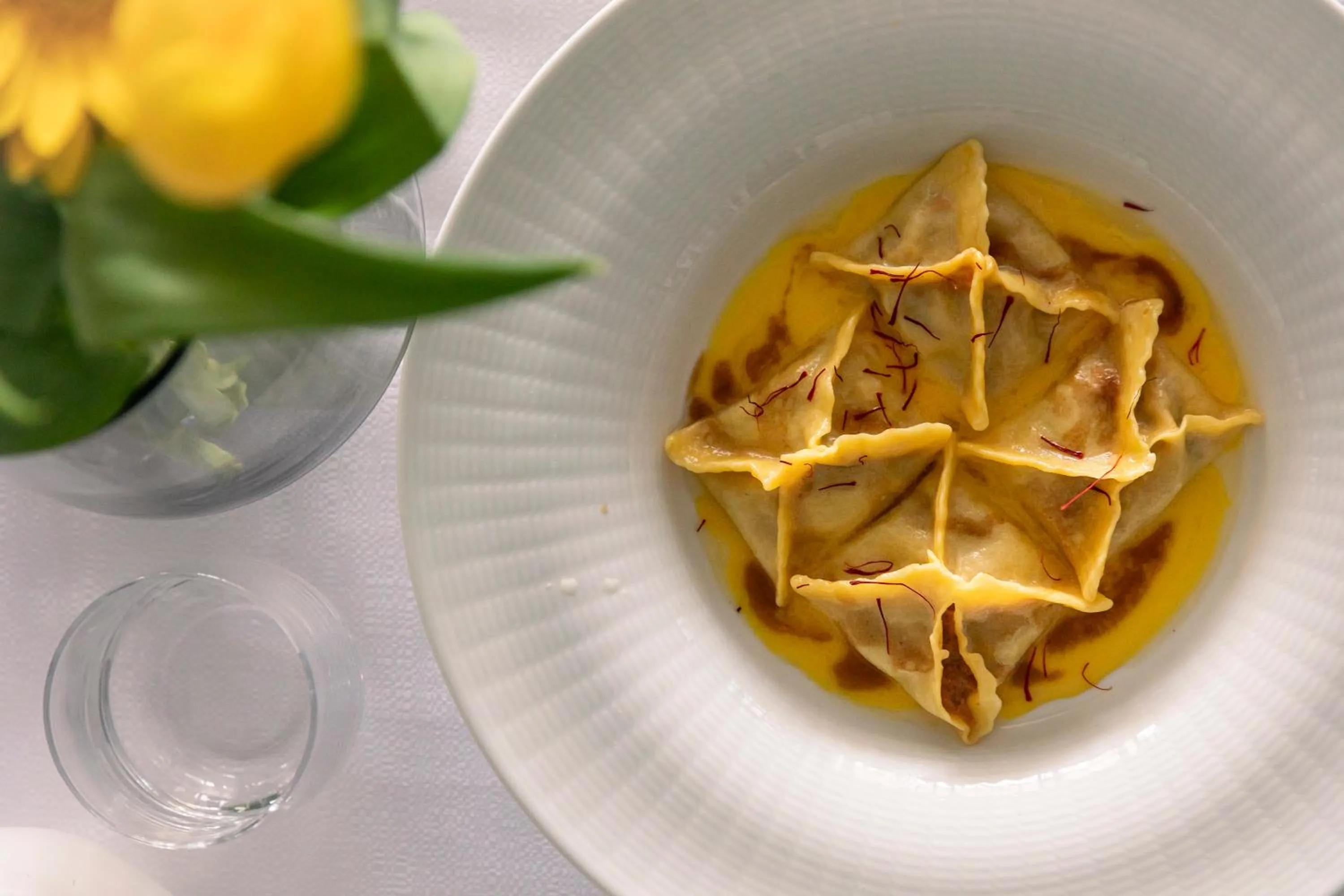 Restaurant/places to eat in Living Place Hotel