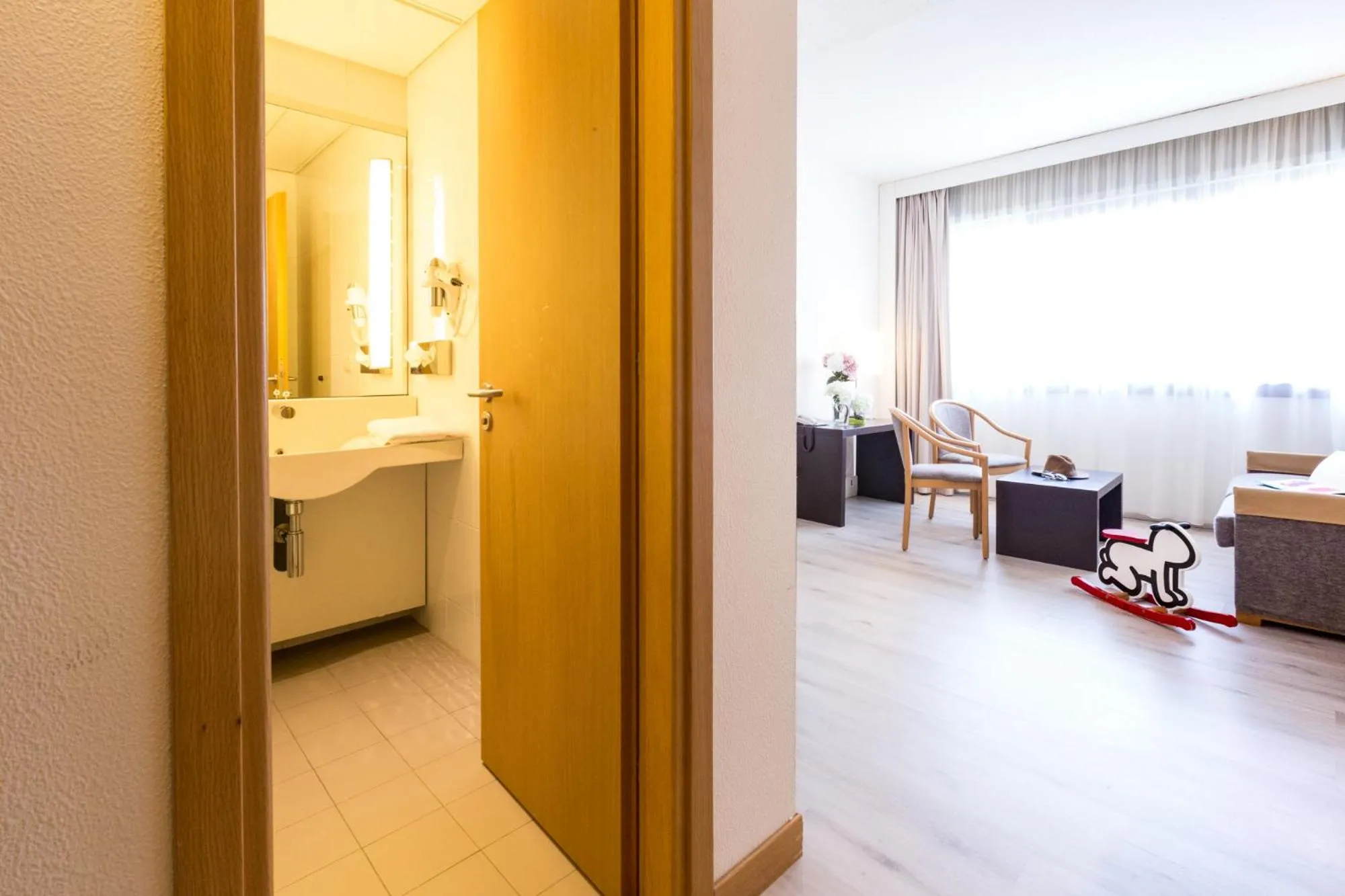 Bathroom, Bed in Living Place Hotel