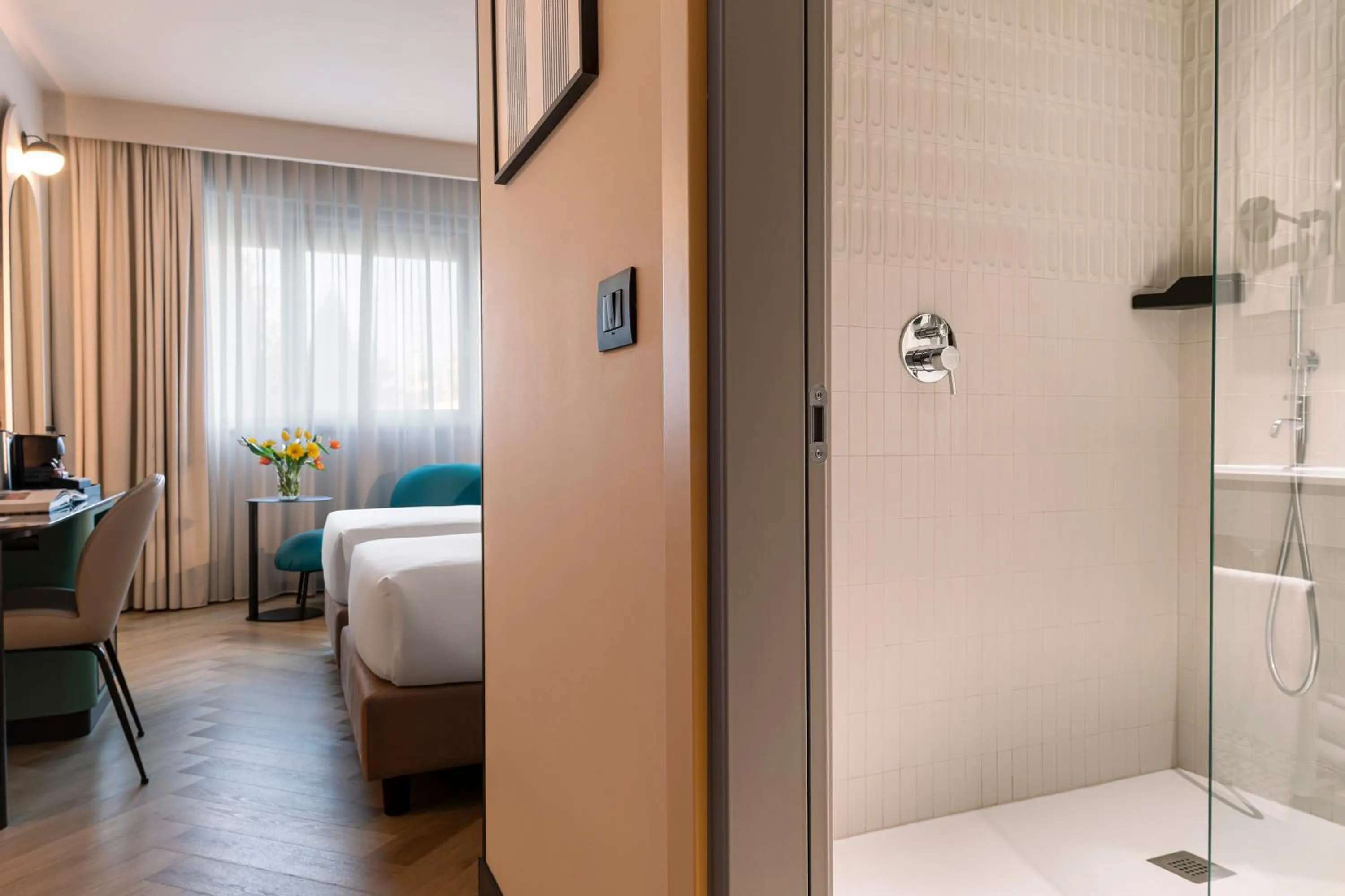 Bathroom, Bed in Living Place Hotel