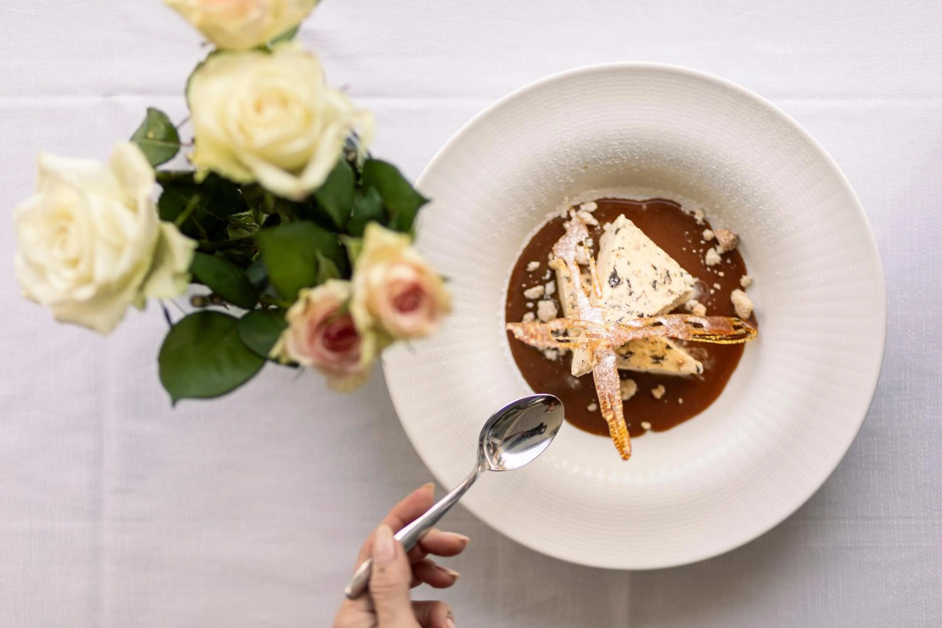 Restaurant/places to eat in Living Place Hotel