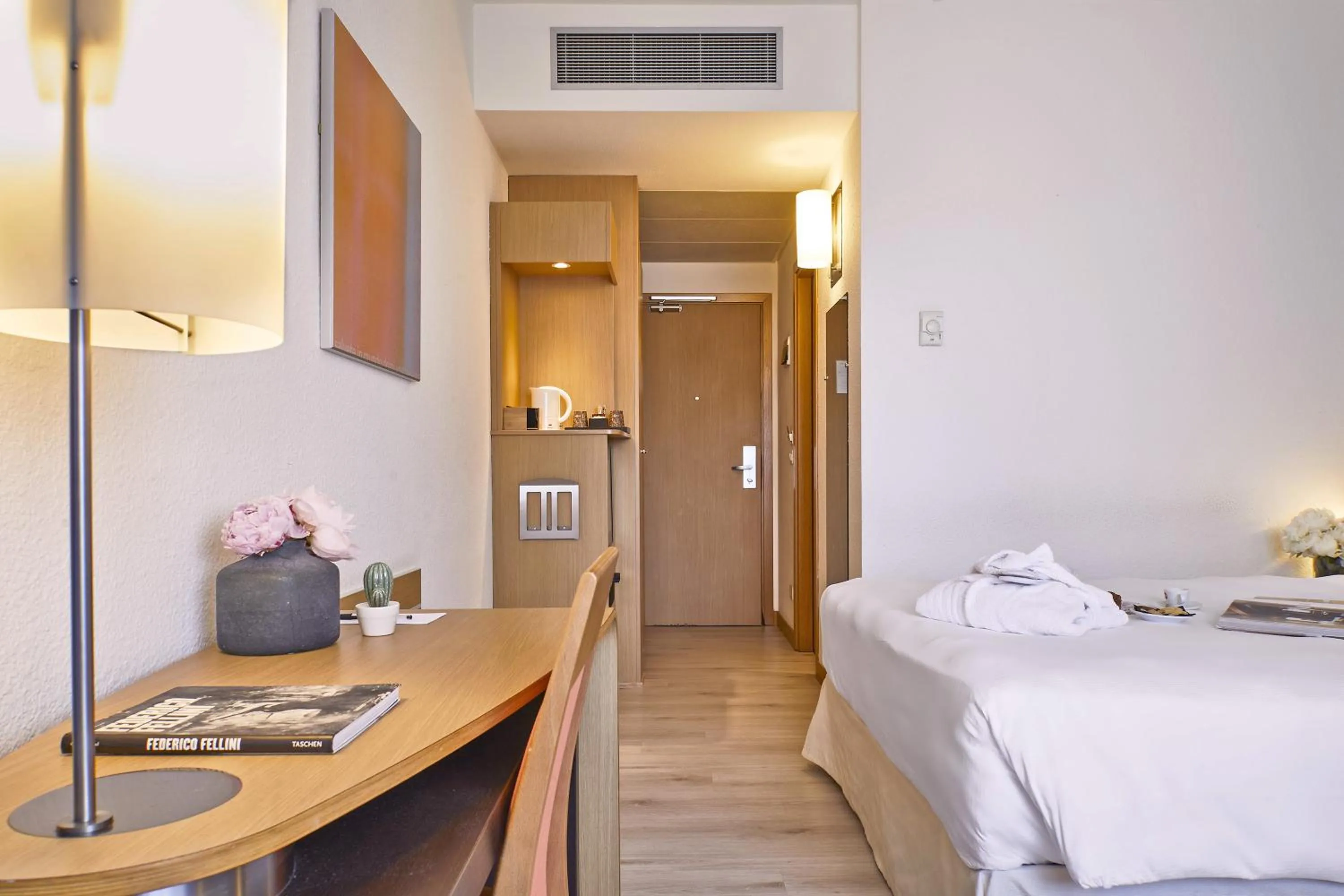 Coffee/tea facilities, Bed in Living Place Hotel