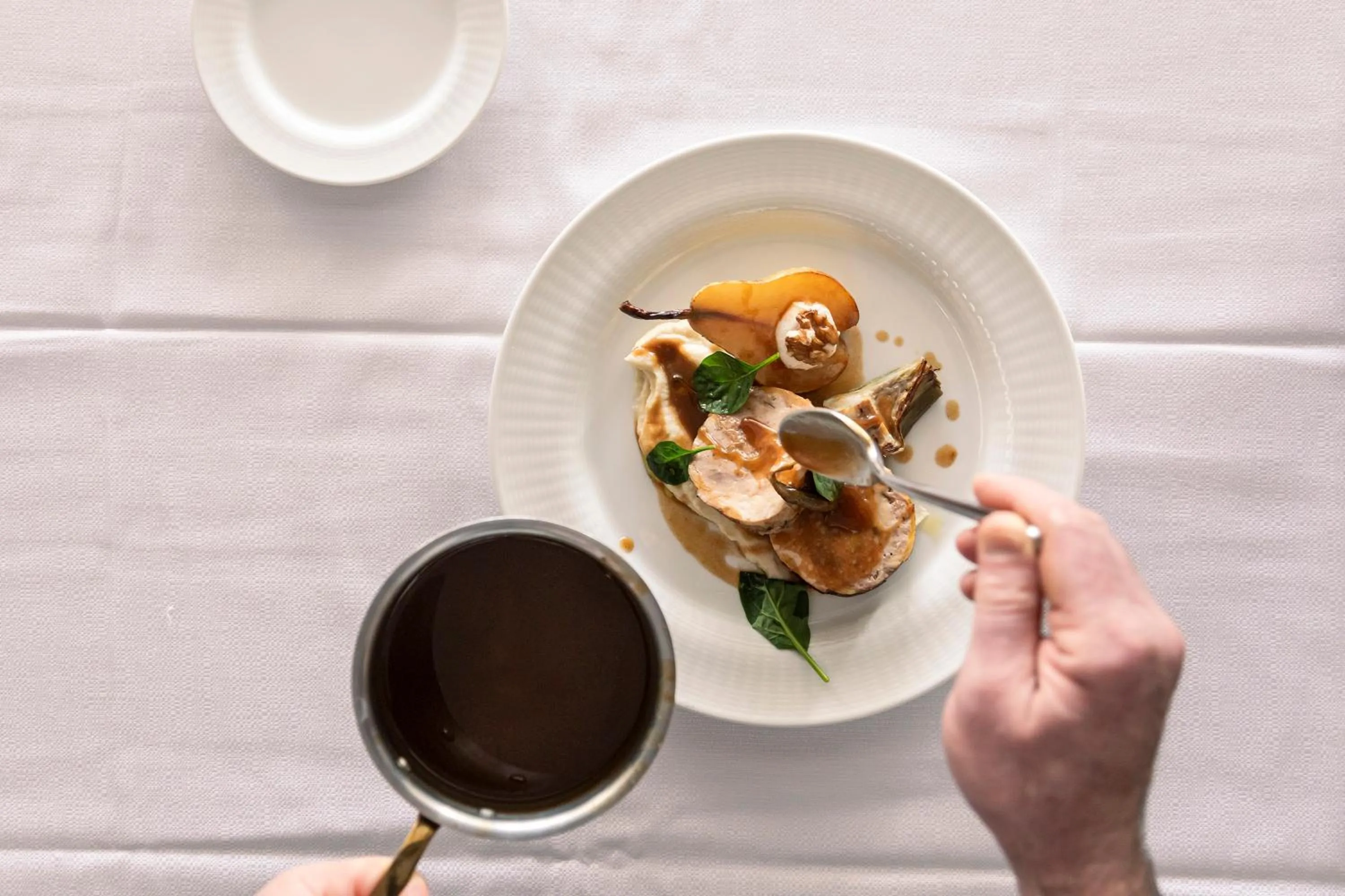 Restaurant/places to eat in Living Place Hotel