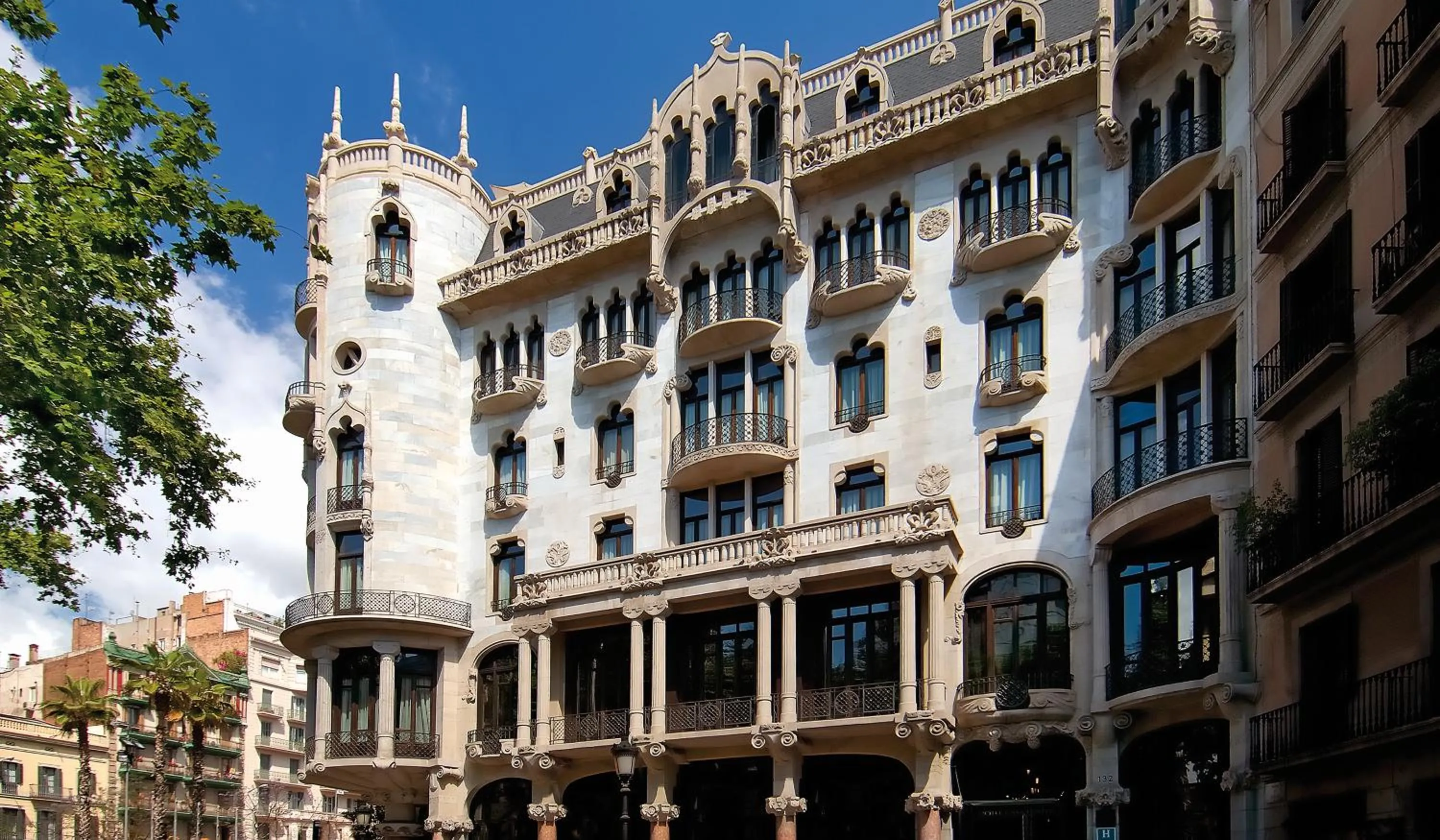 Property building in Hotel Casa Fuster G.L Monumento