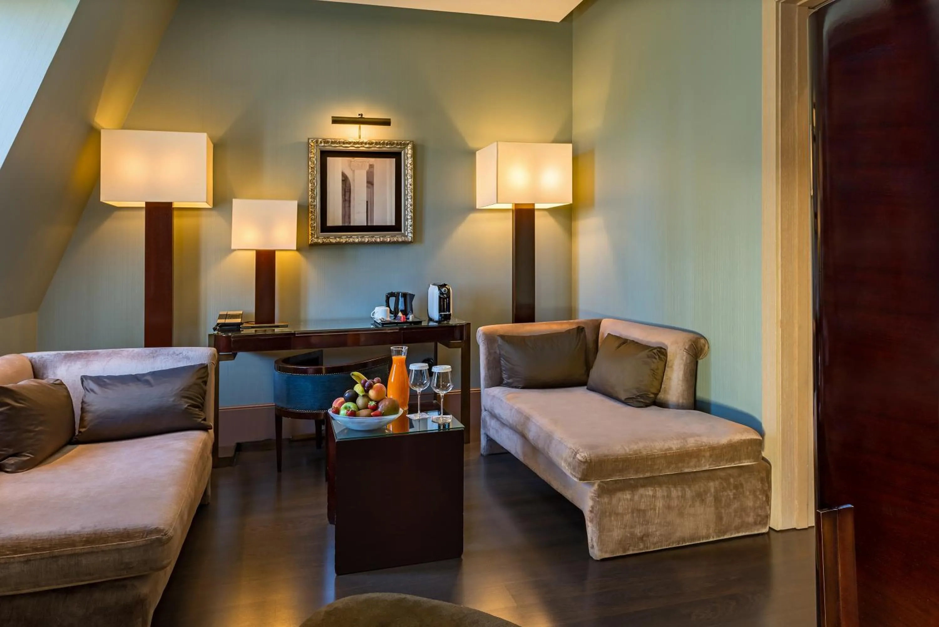 Living room, Bed in Hotel Casa Fuster G.L Monumento