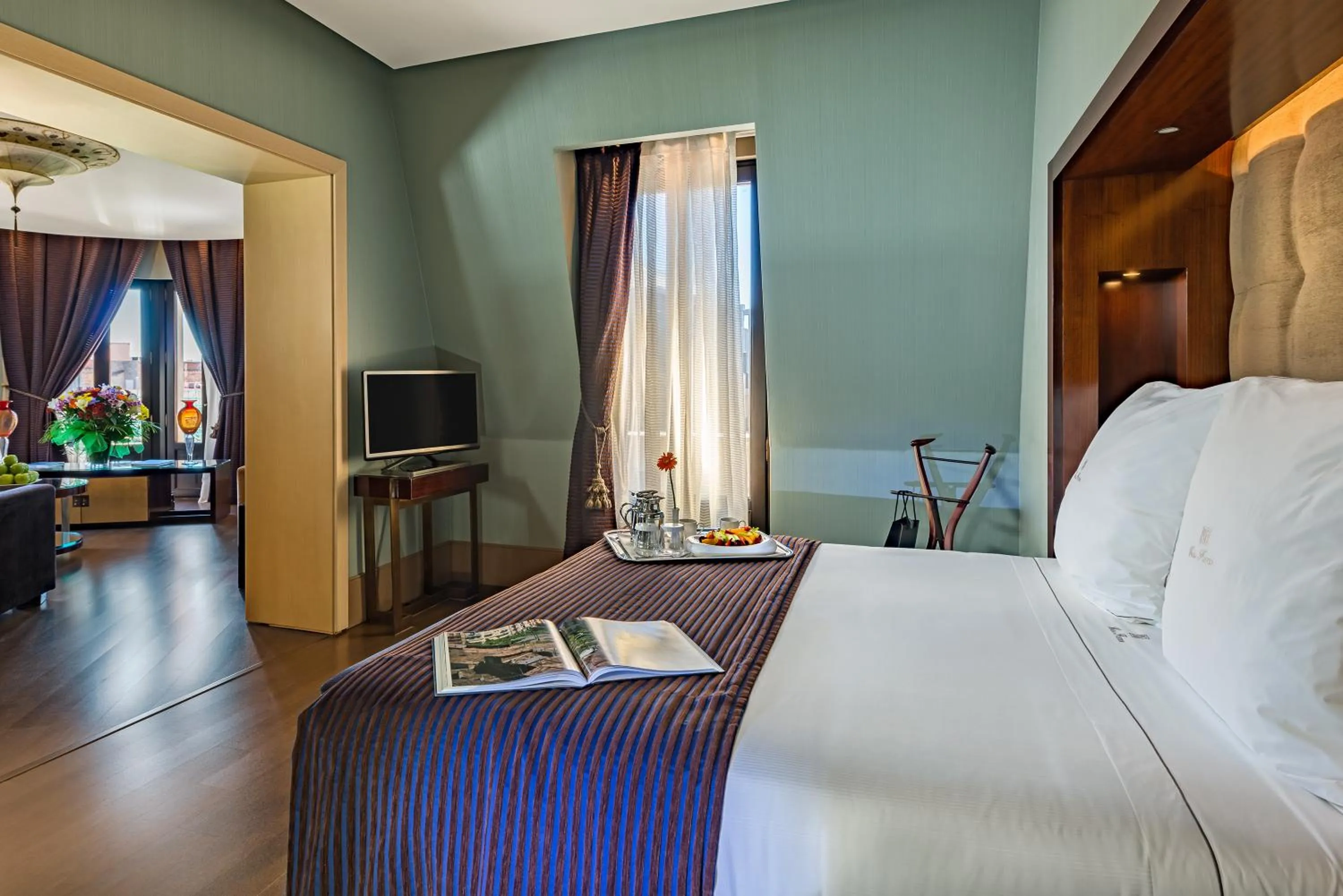 Communal lounge/ TV room, Bed in Hotel Casa Fuster G.L Monumento