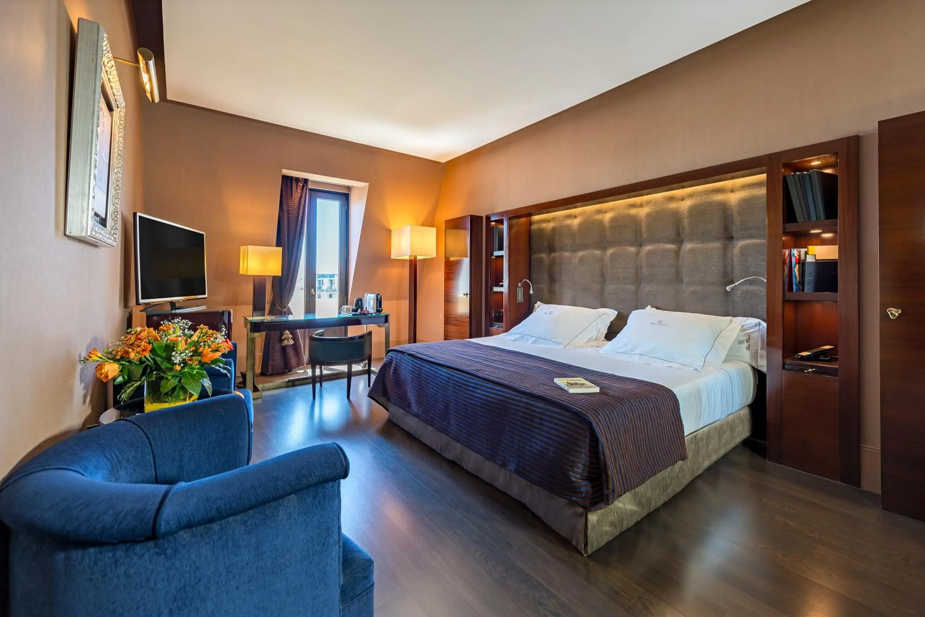 Photo of the whole room, Bed in Hotel Casa Fuster G.L Monumento