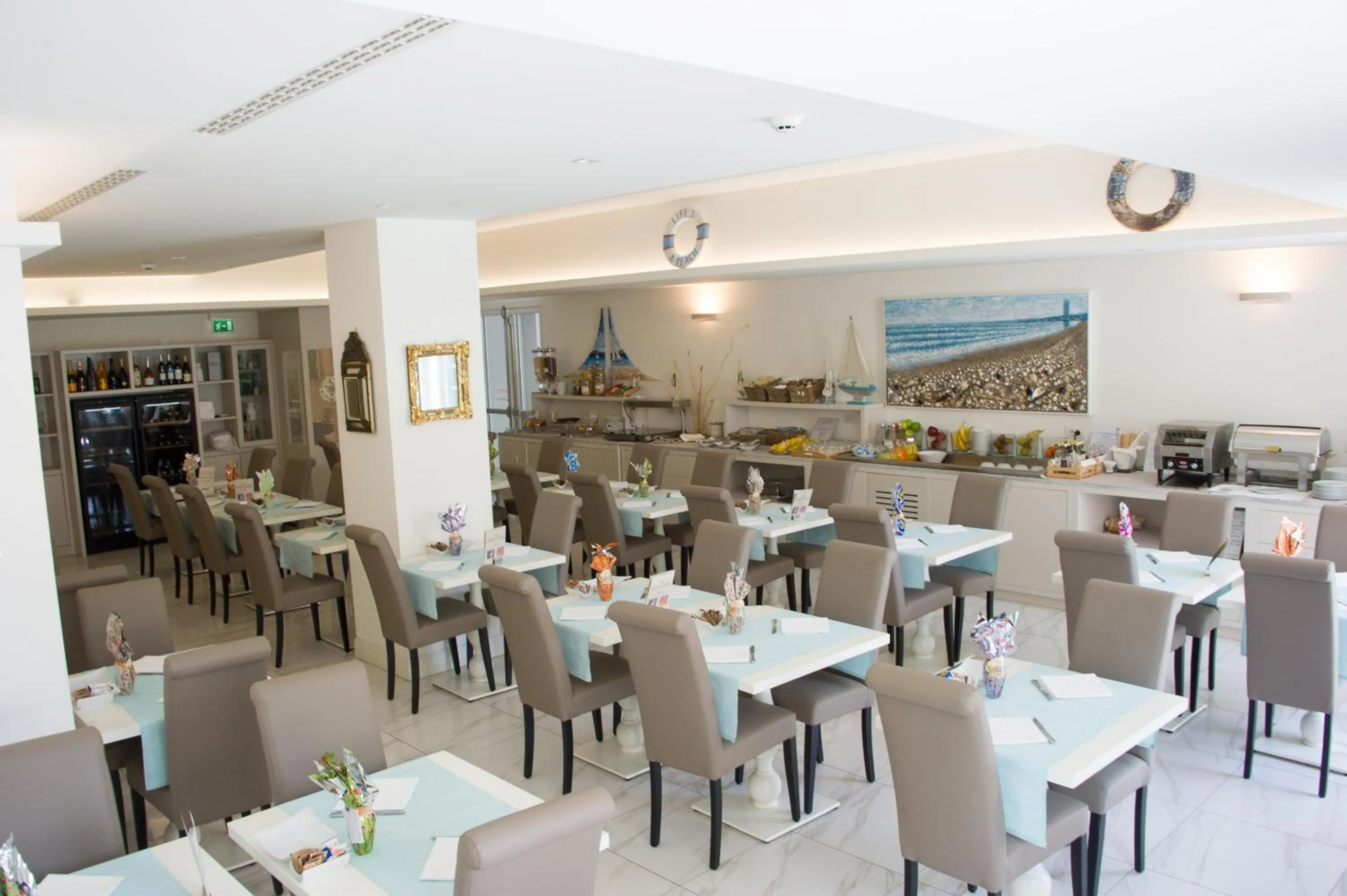 Restaurant/places to eat in Rimini Suite Hotel