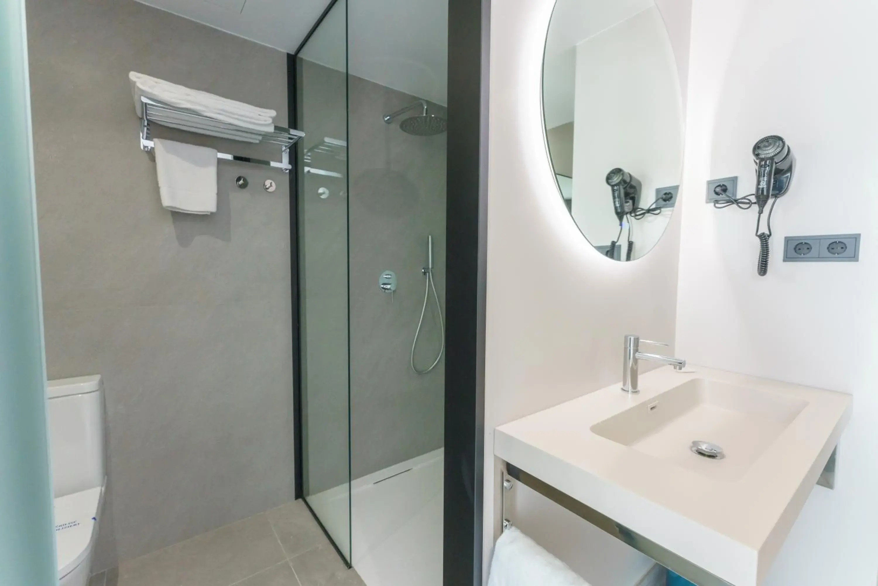 Single Room Comfort in DWO Les Palmeres Single Room Comfort in DWO Les Palmeres