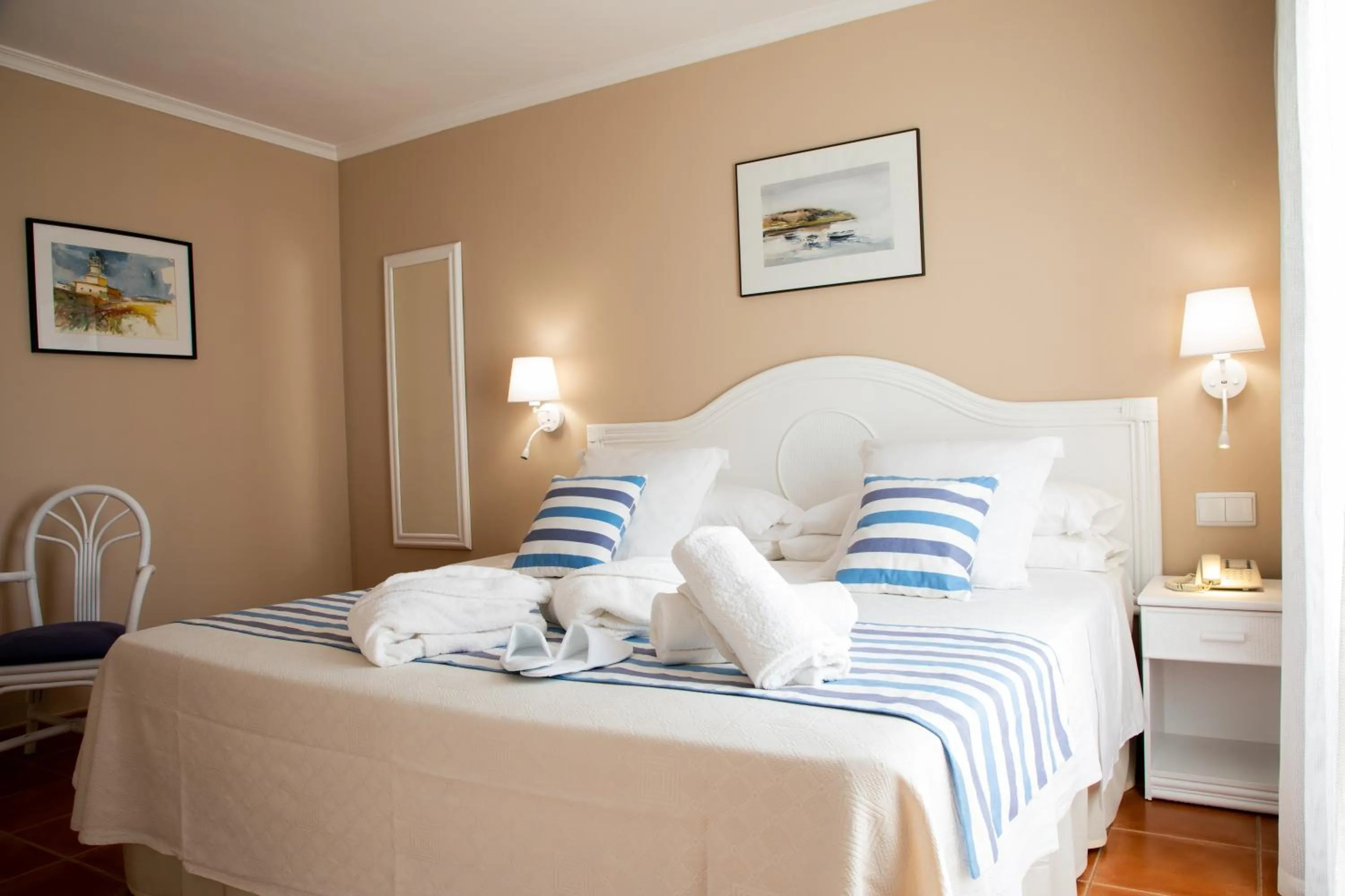 Bathroom, Bed in DWO Les Palmeres