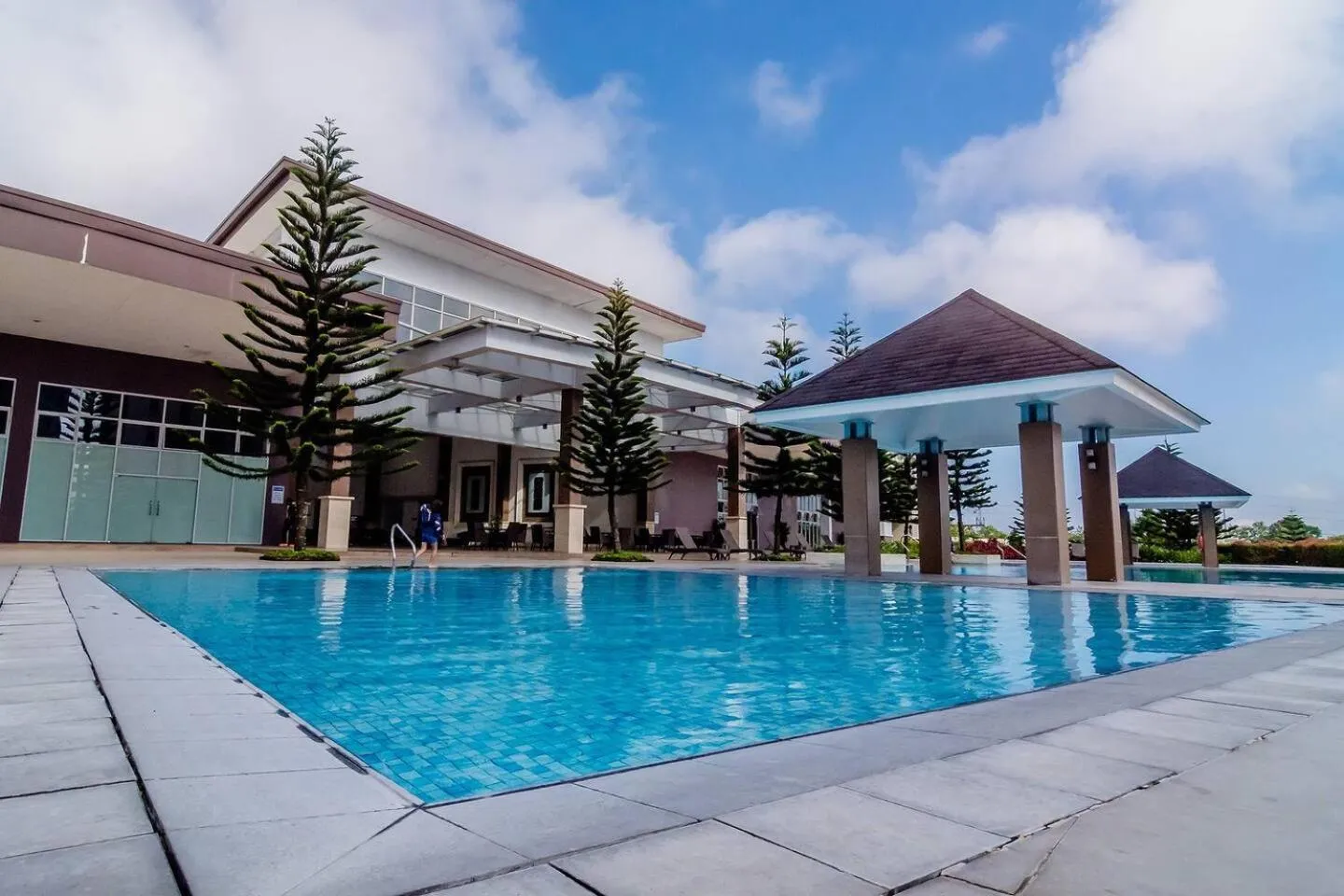 Staycation at Tagaytay 1733 Wind Residences with Taal Lake view WIFI and free parking