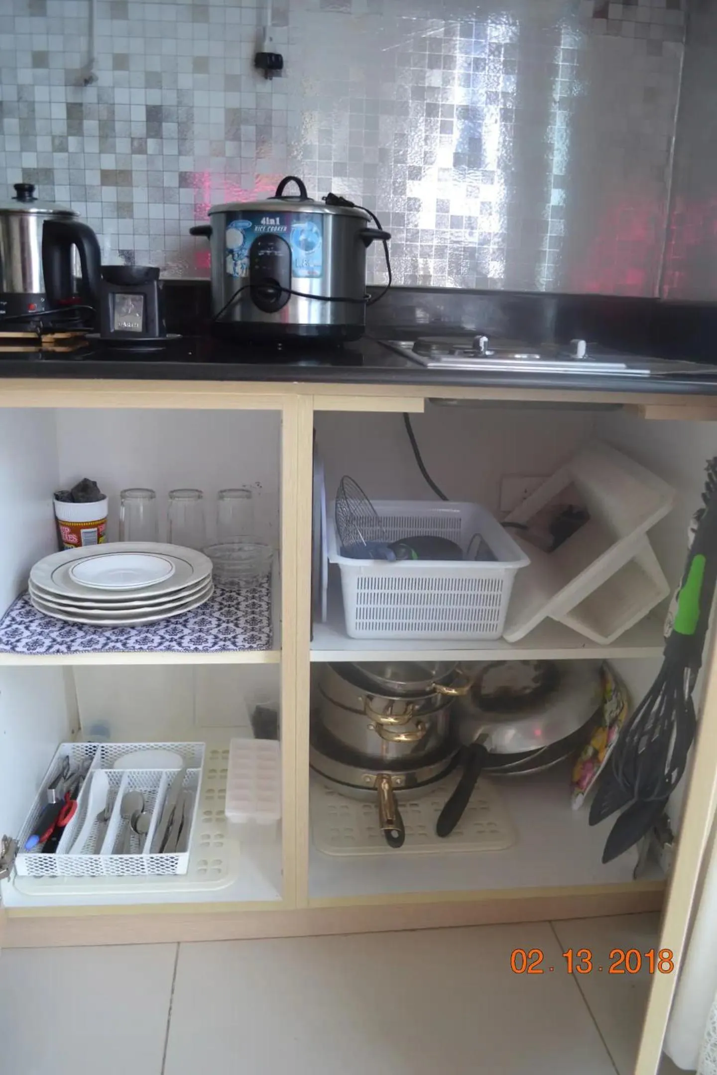 Staycation at Tagaytay 1733 Wind Residences with Taal Lake view WIFI and free parking