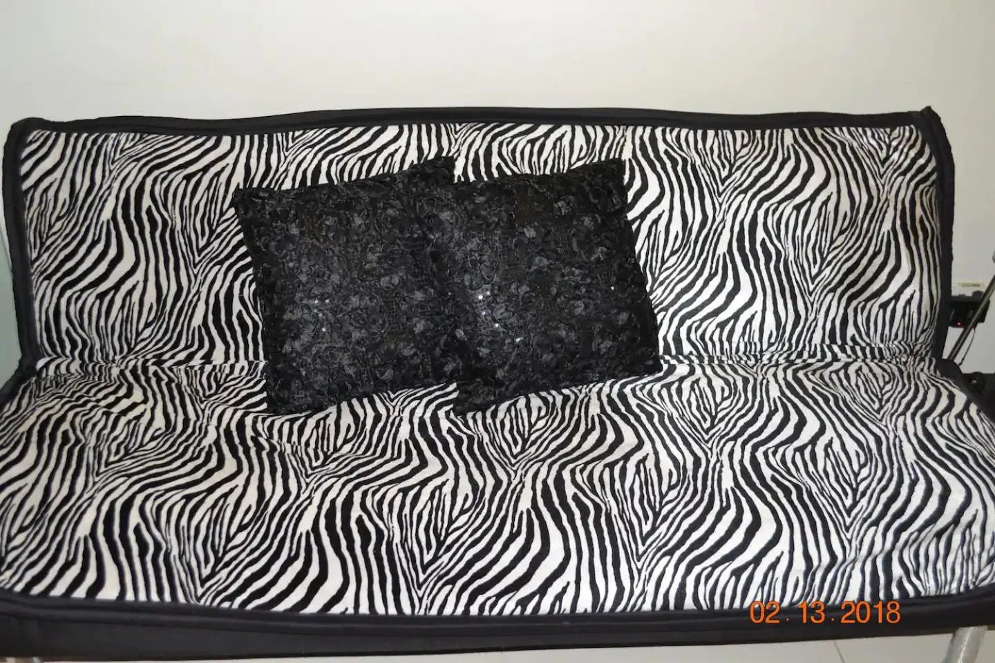 Bed in Staycation at Tagaytay 1733 Wind Residences with Taal Lake view WIFI and free parking