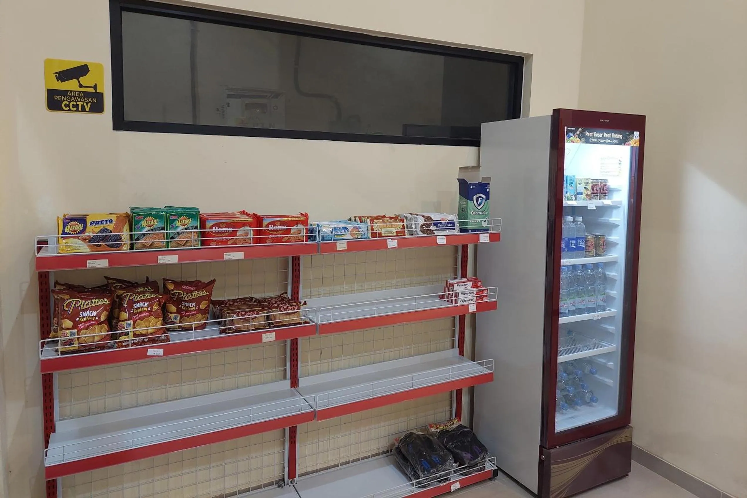 On-site shops in Harmony Inn Belitung - City Hotel