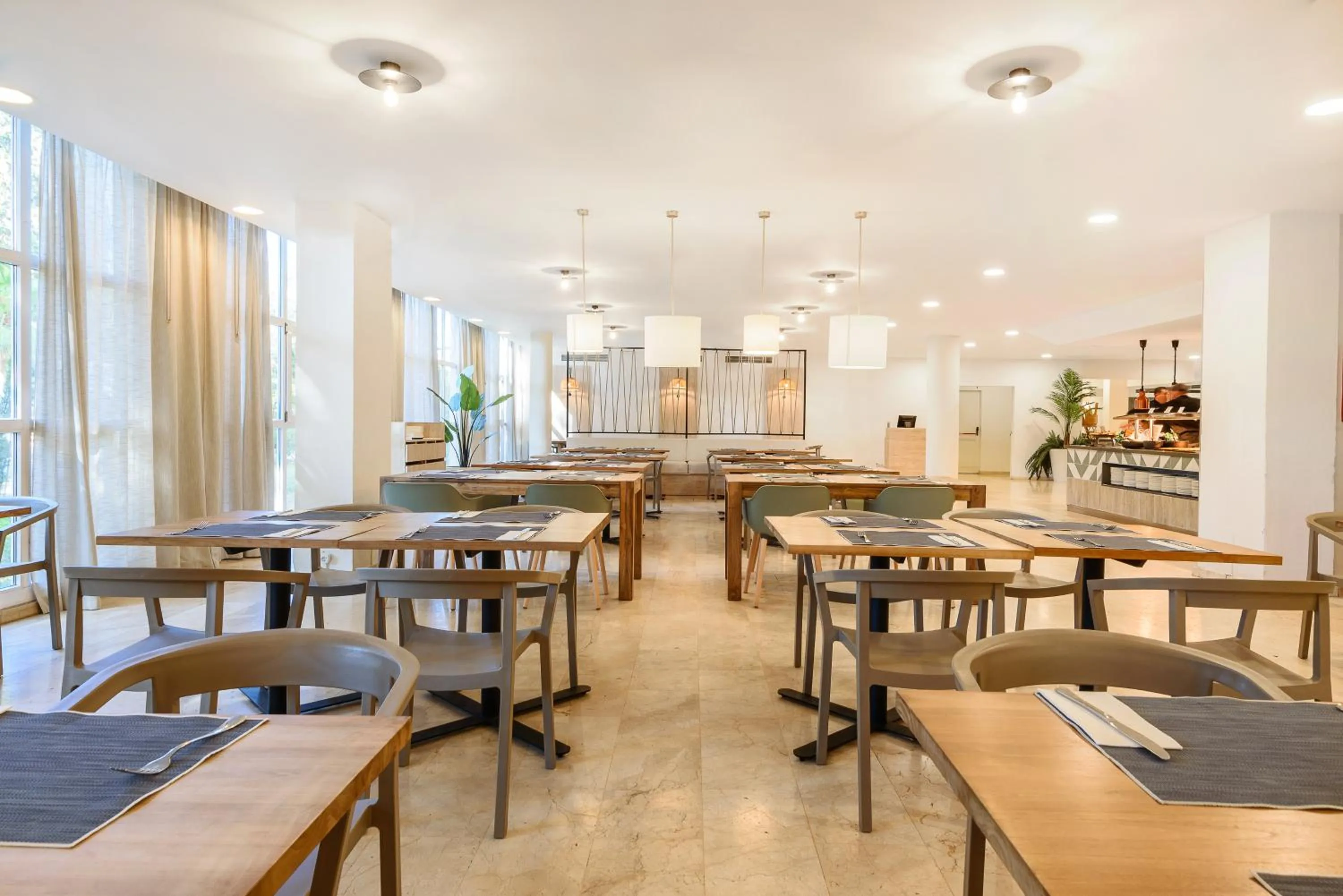 Restaurant/places to eat in FERGUS Club Palmanova Park