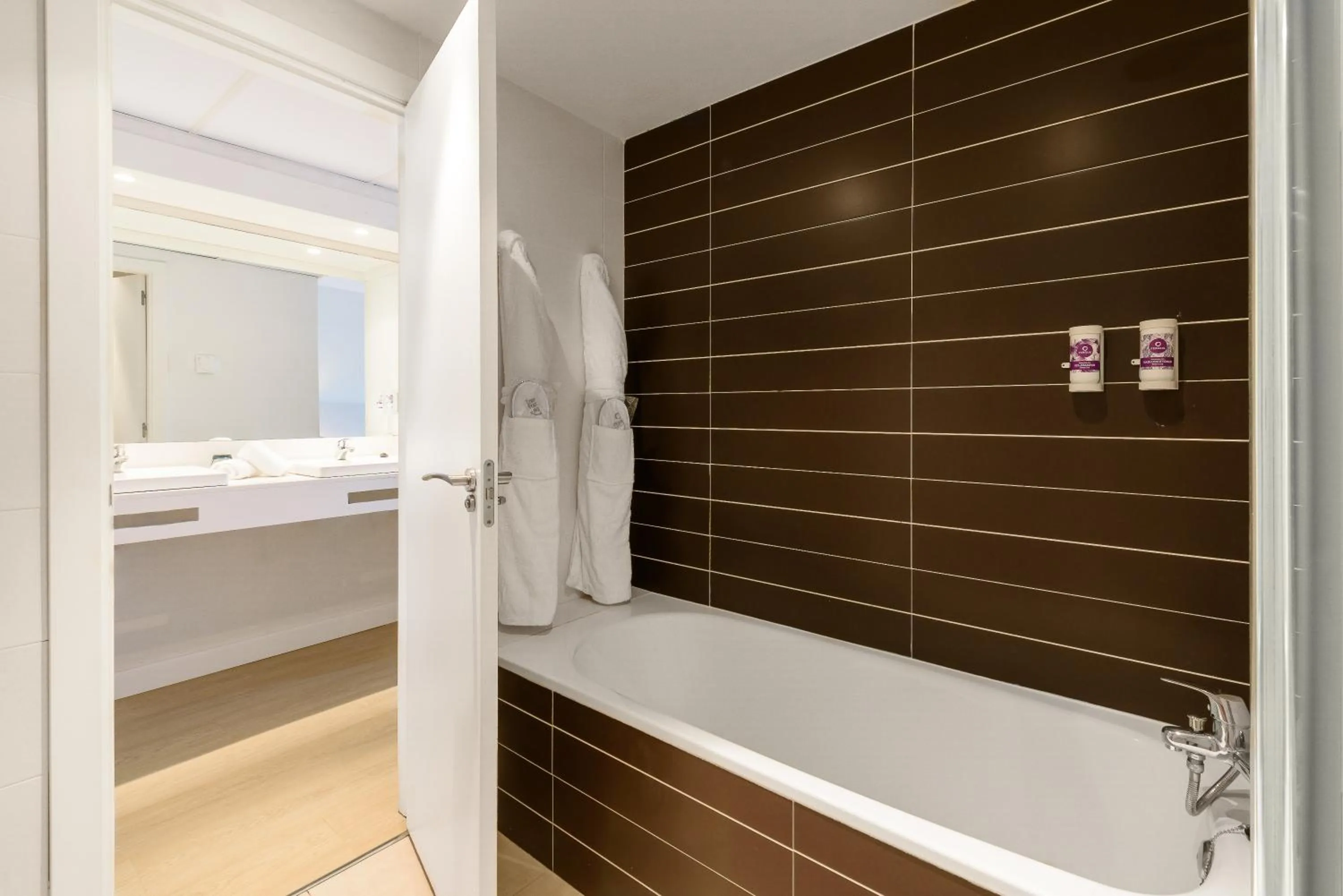 Bathroom in FERGUS Club Palmanova Park