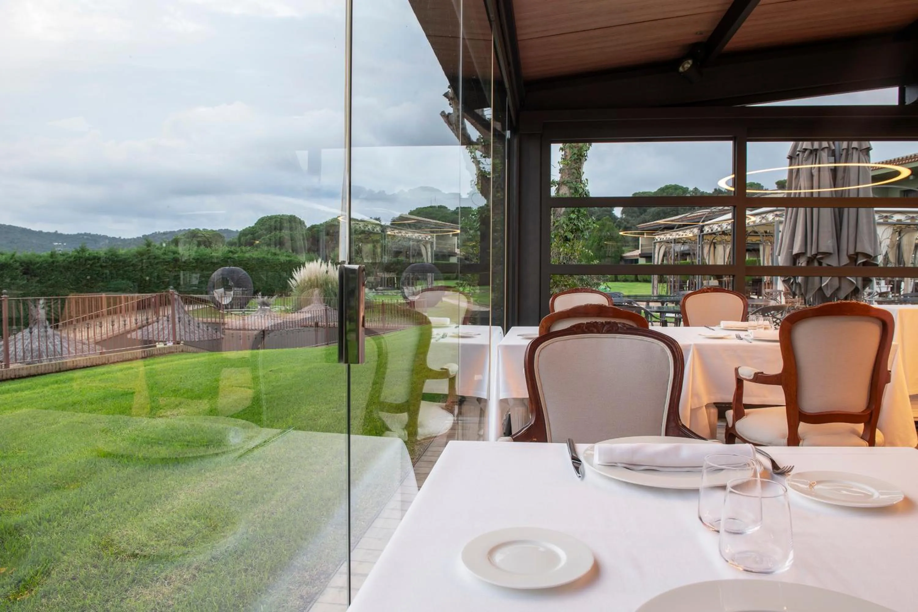 Restaurant/places to eat in Mas Tapiolas