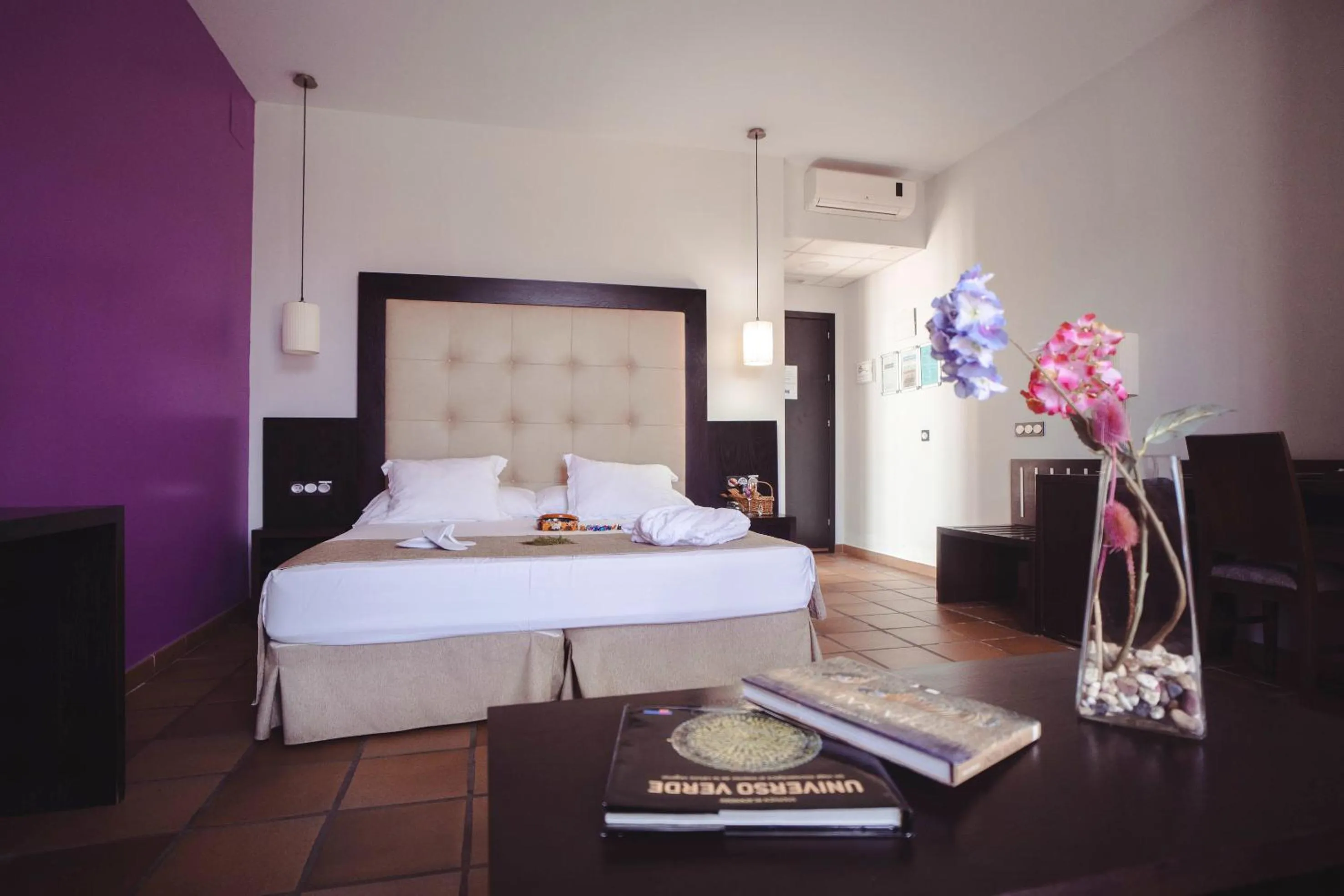 Property building, Bed in Hotel Albaida Nature