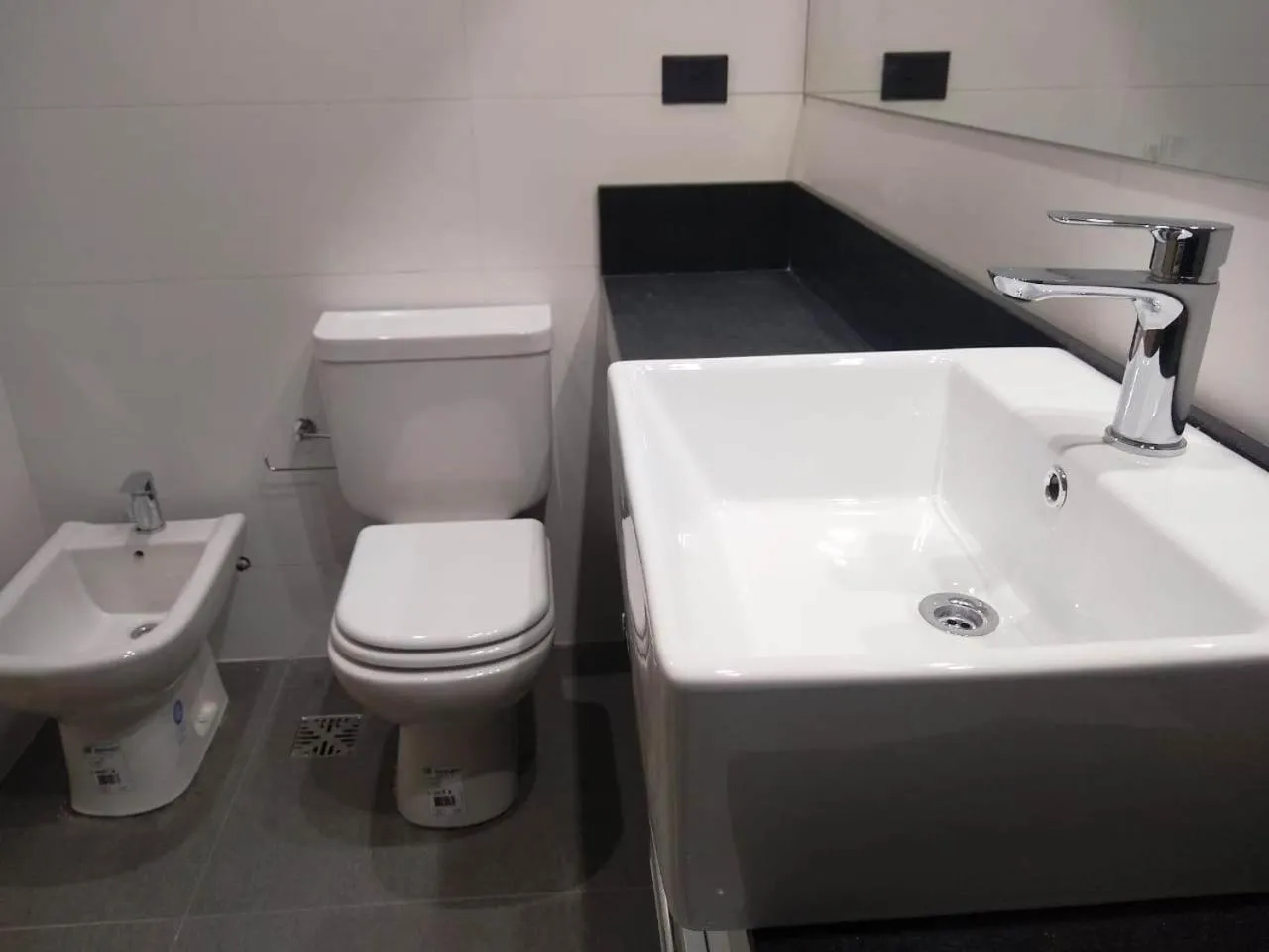 Toilet in Loi Flats Neuquen, Edificio Talero