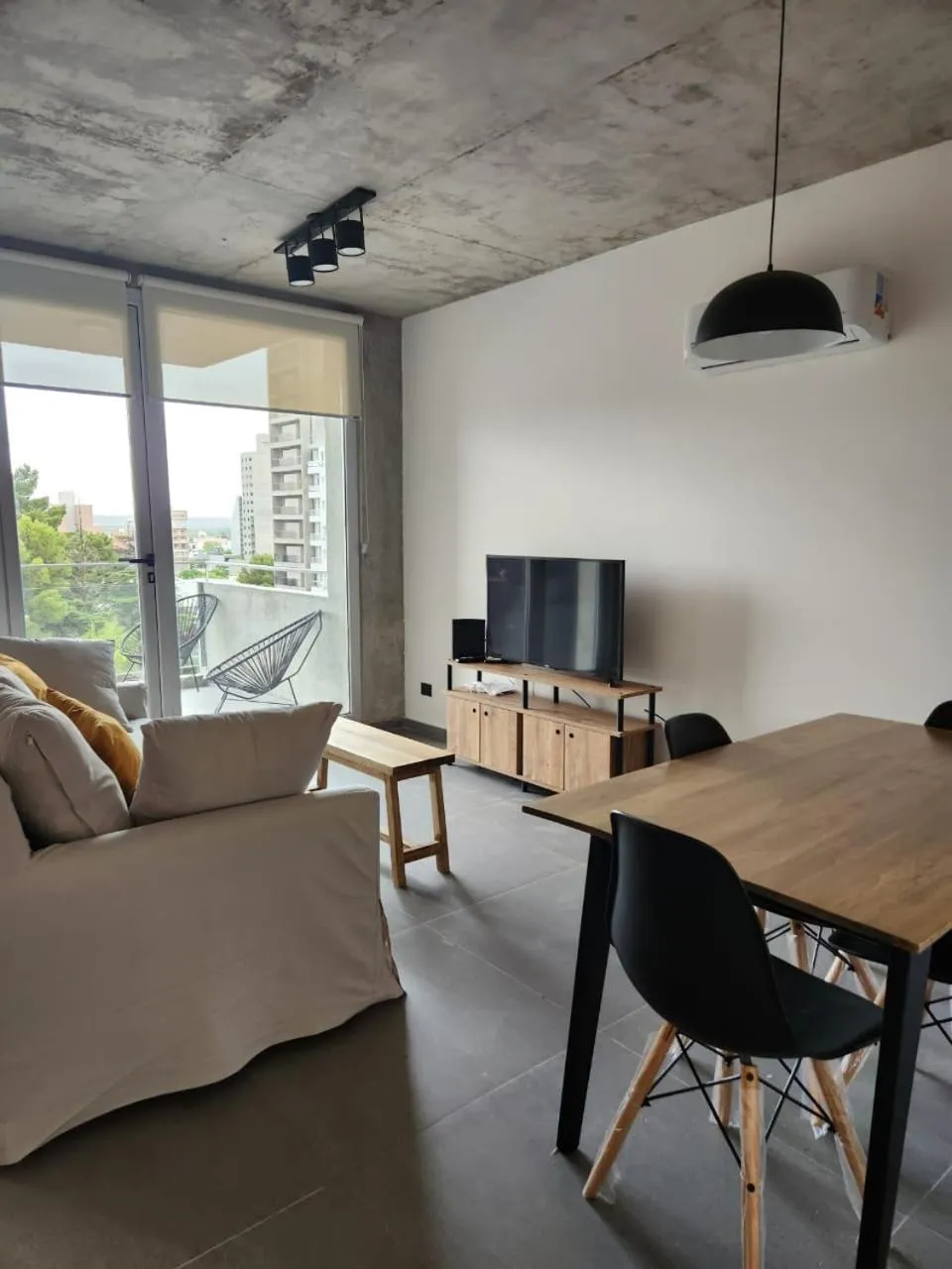 TV and multimedia in Loi Flats Neuquen, Edificio Talero