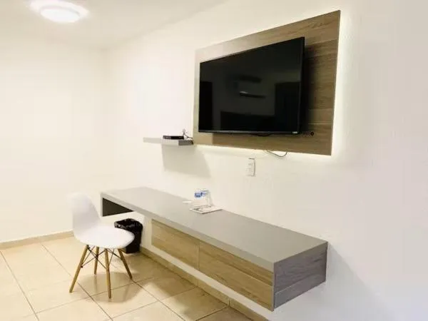 TV and multimedia in Hotel Bedd Express Querétaro