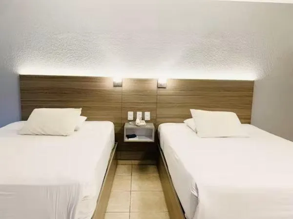 Photo of the whole room, Bed in Hotel Bedd Express Querétaro