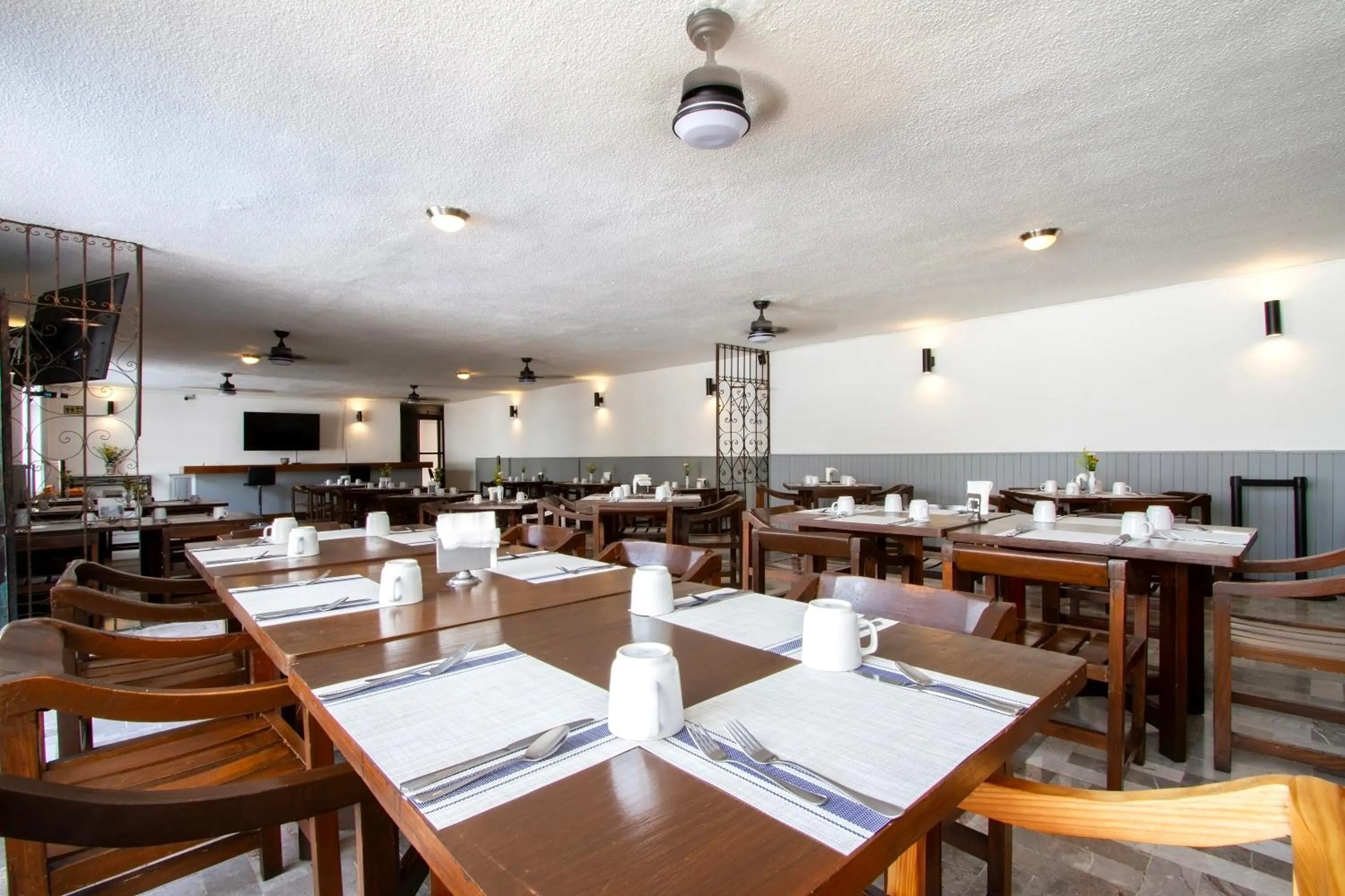 Restaurant/places to eat in Hotel Bedd Express Querétaro