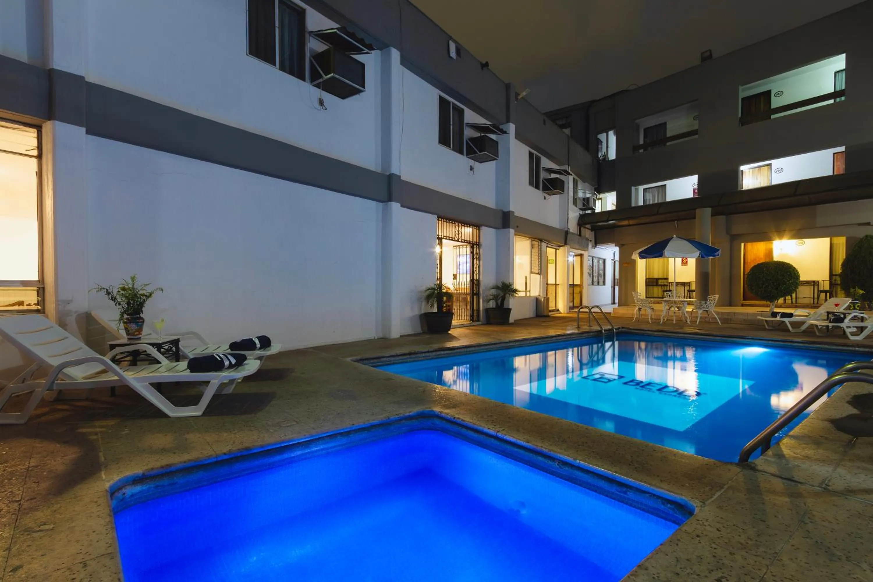 Swimming pool in Hotel Bedd Express Querétaro