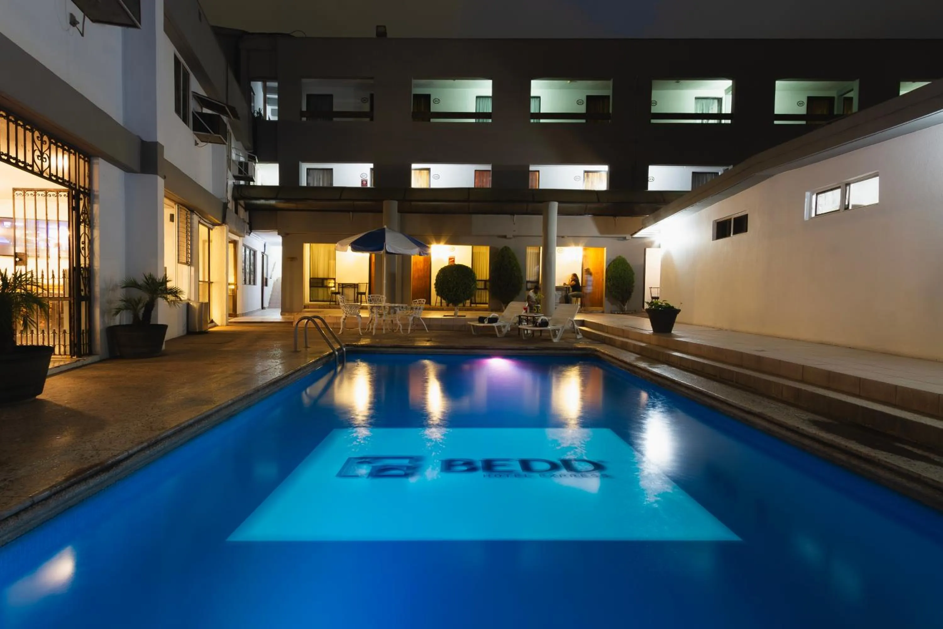 Swimming pool in Hotel Bedd Express Querétaro