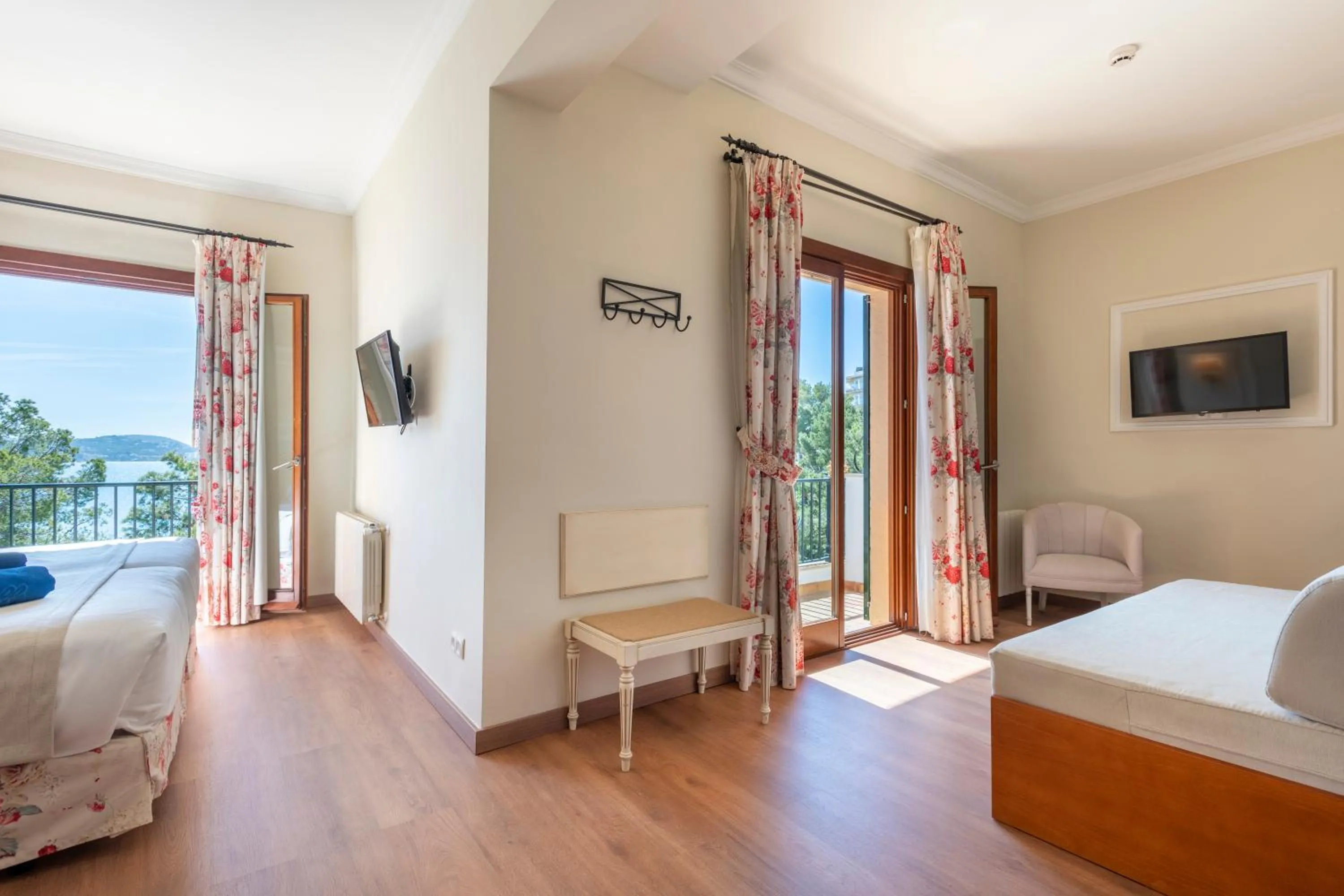 Bedroom, Bed in Hotel Cala Fornells