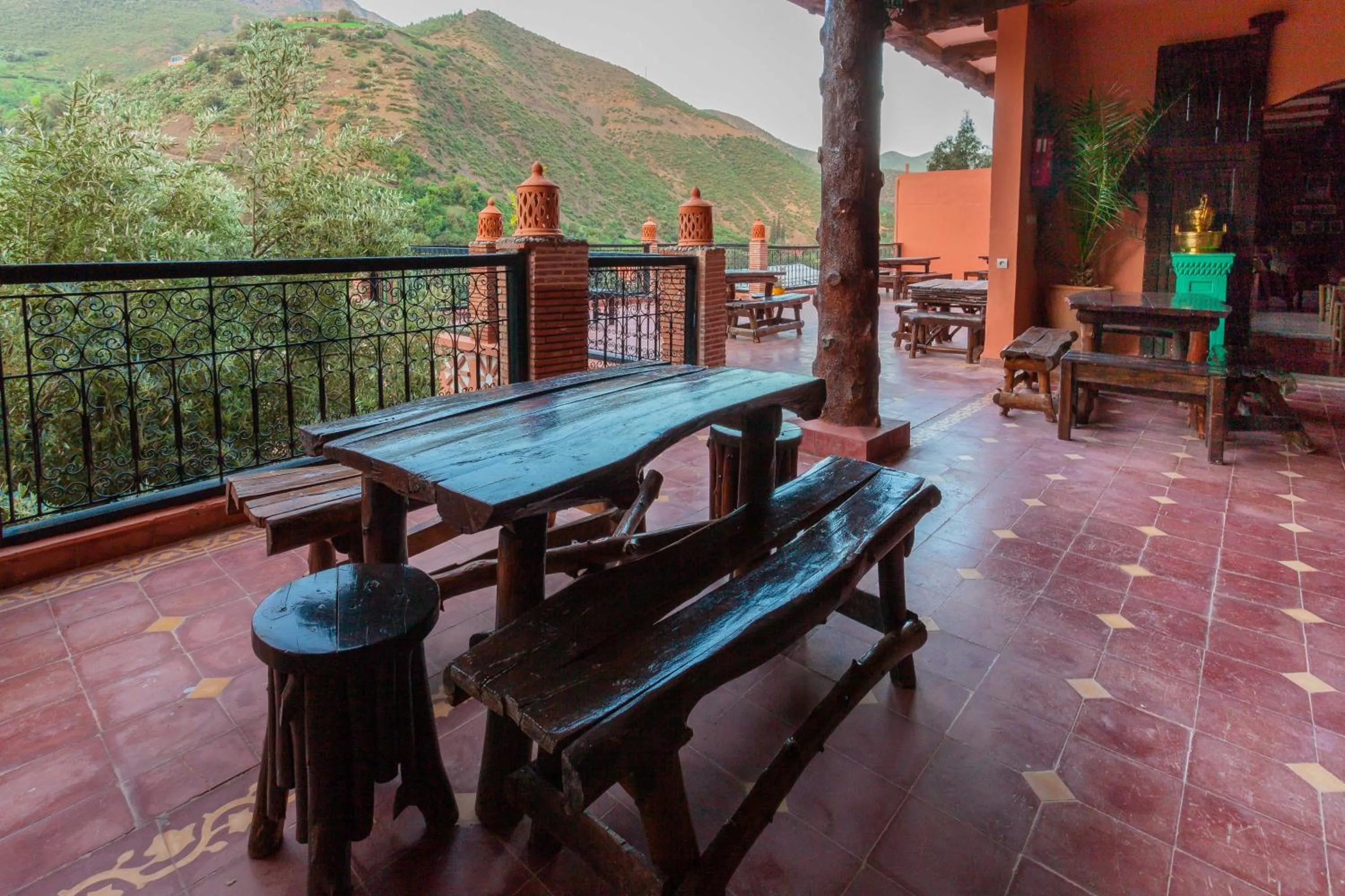 Restaurant/places to eat in Dar Ikalimo Ourika