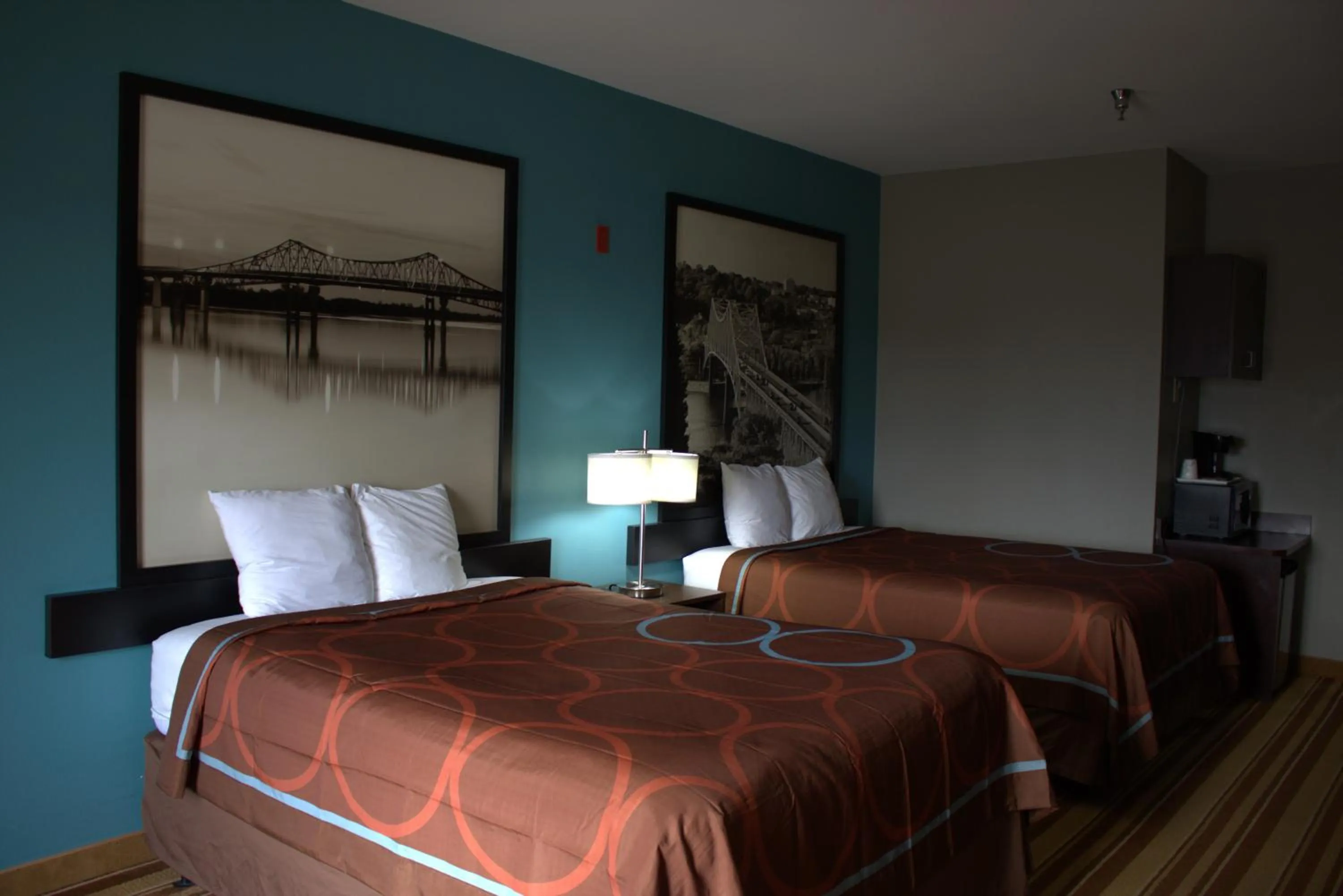 Bedroom, Bed in Super 8 by Wyndham Rainsville