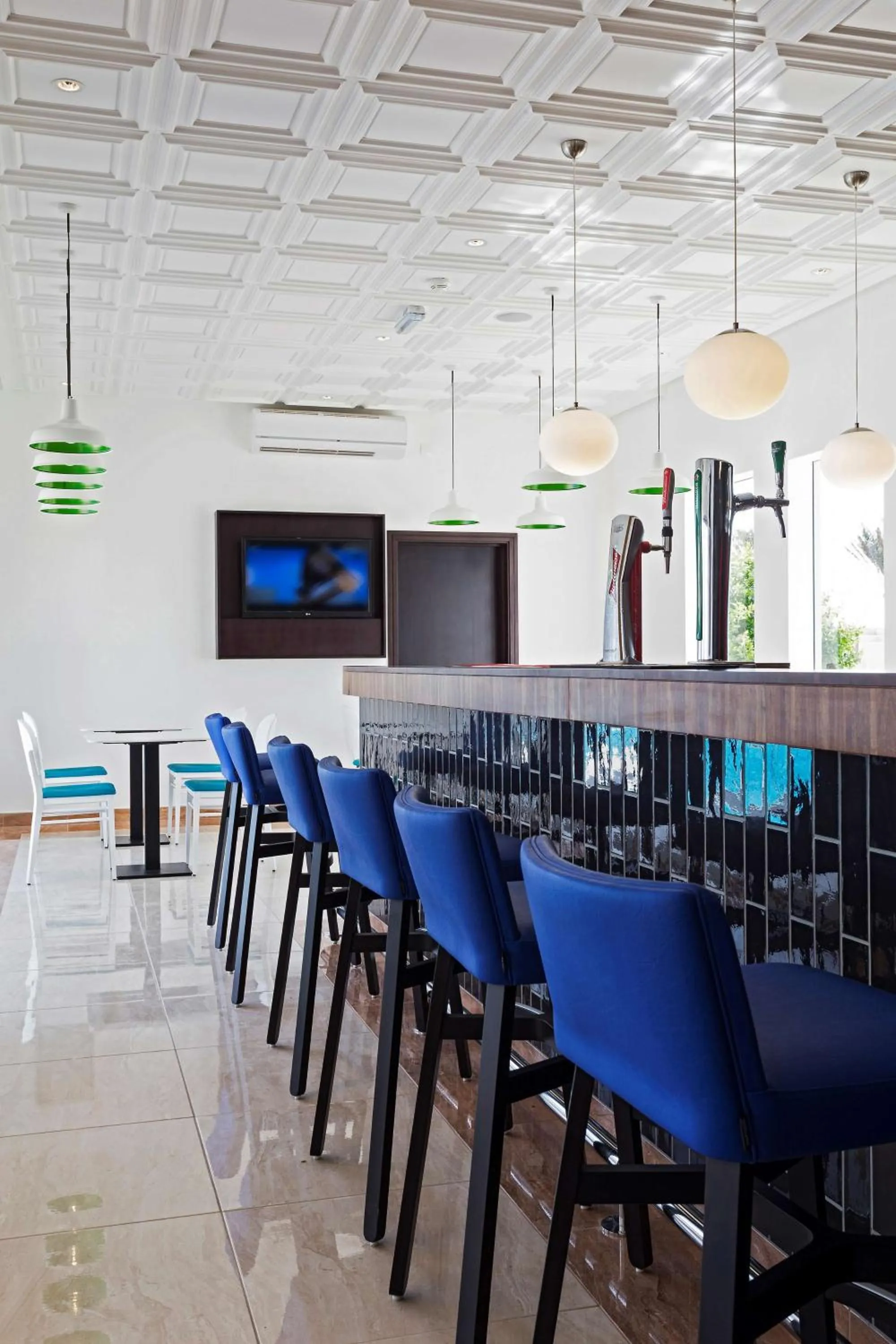 Lounge or bar in Park Inn by Radisson Hotel and Residence Duqm