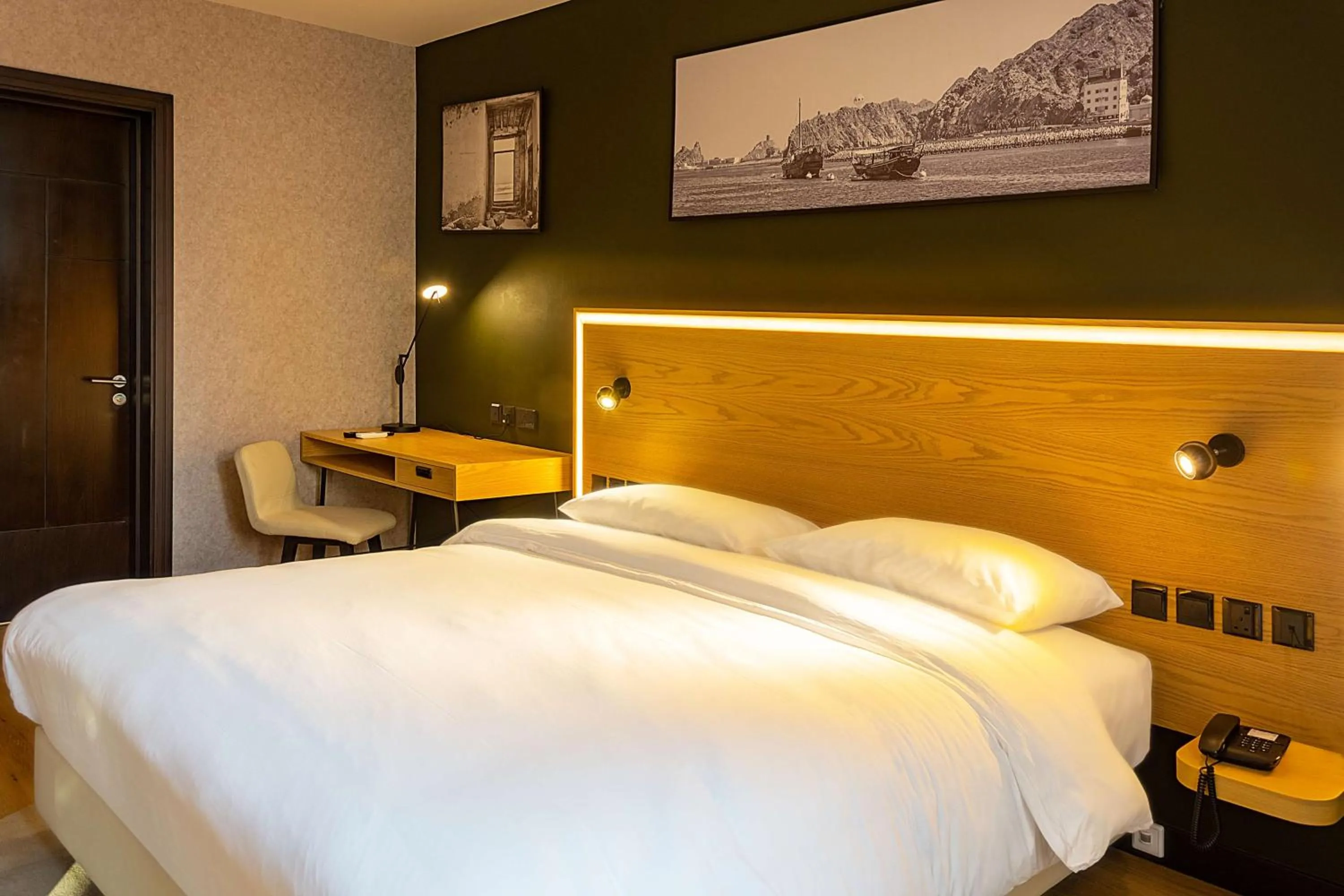 Photo of the whole room, Bed in Park Inn by Radisson Hotel and Residence Duqm