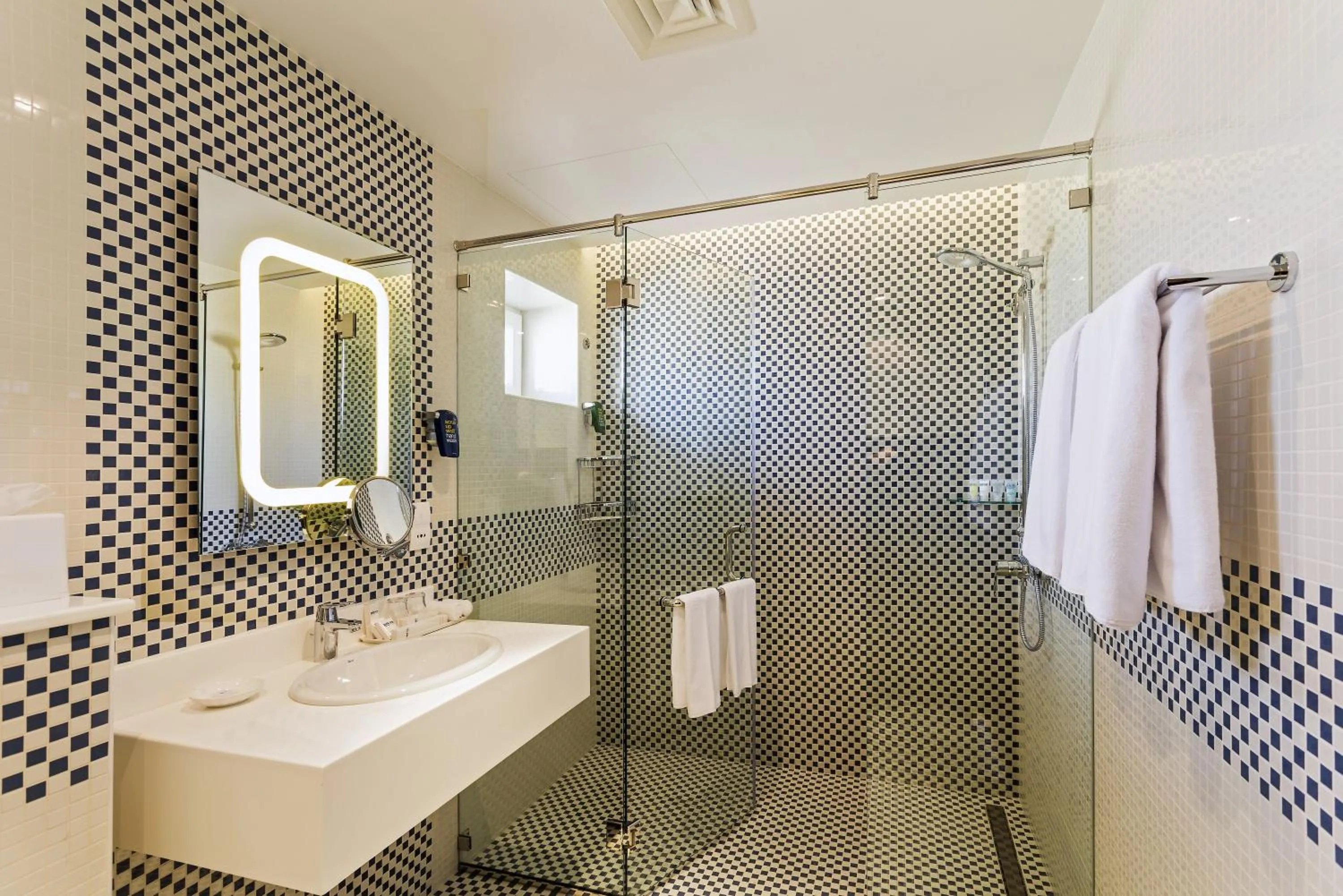 Shower in Park Inn by Radisson Hotel and Residence Duqm