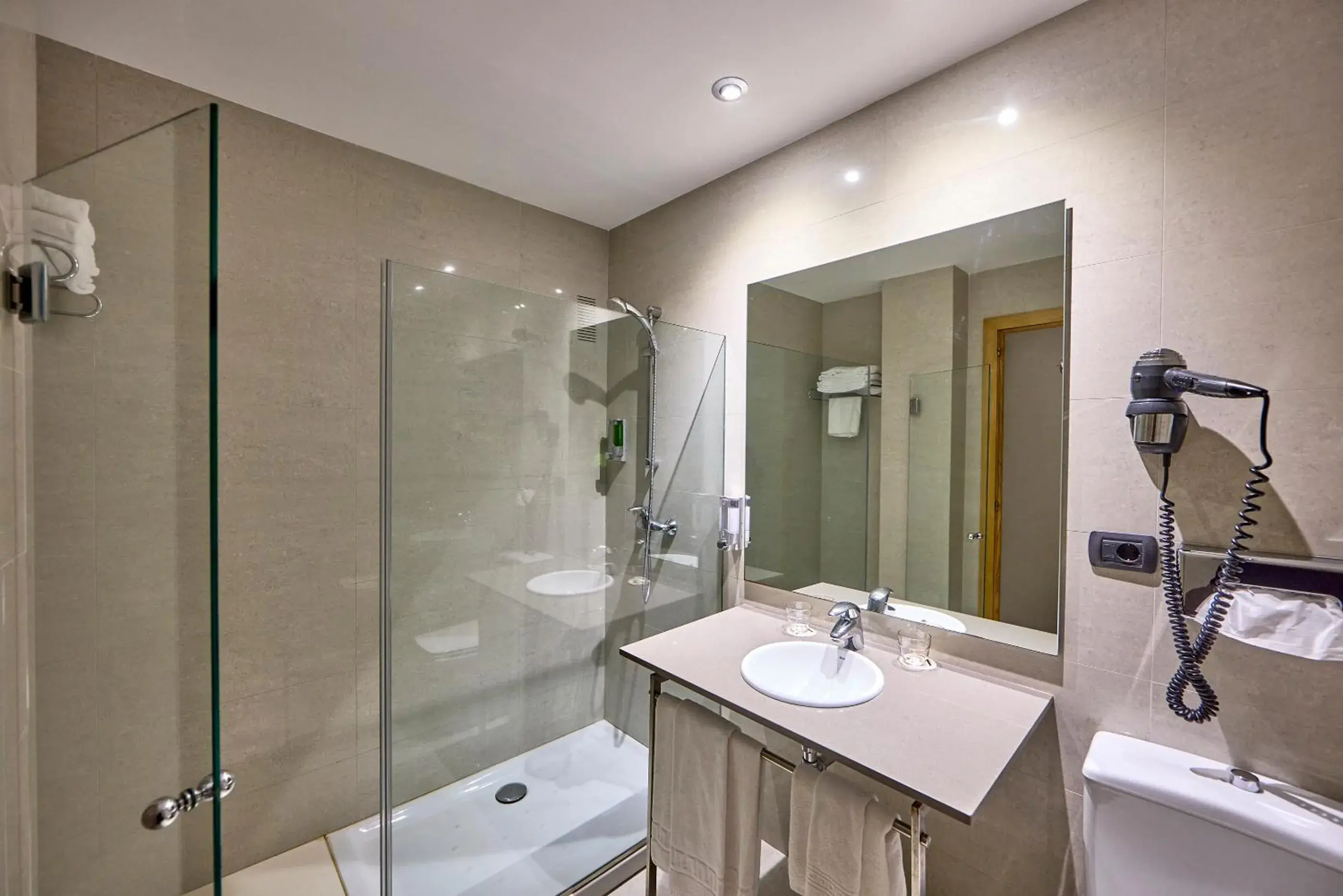 Double Room with Extra Bed in Civis Jaime I Double Room with Extra Bed in Civis Jaime I